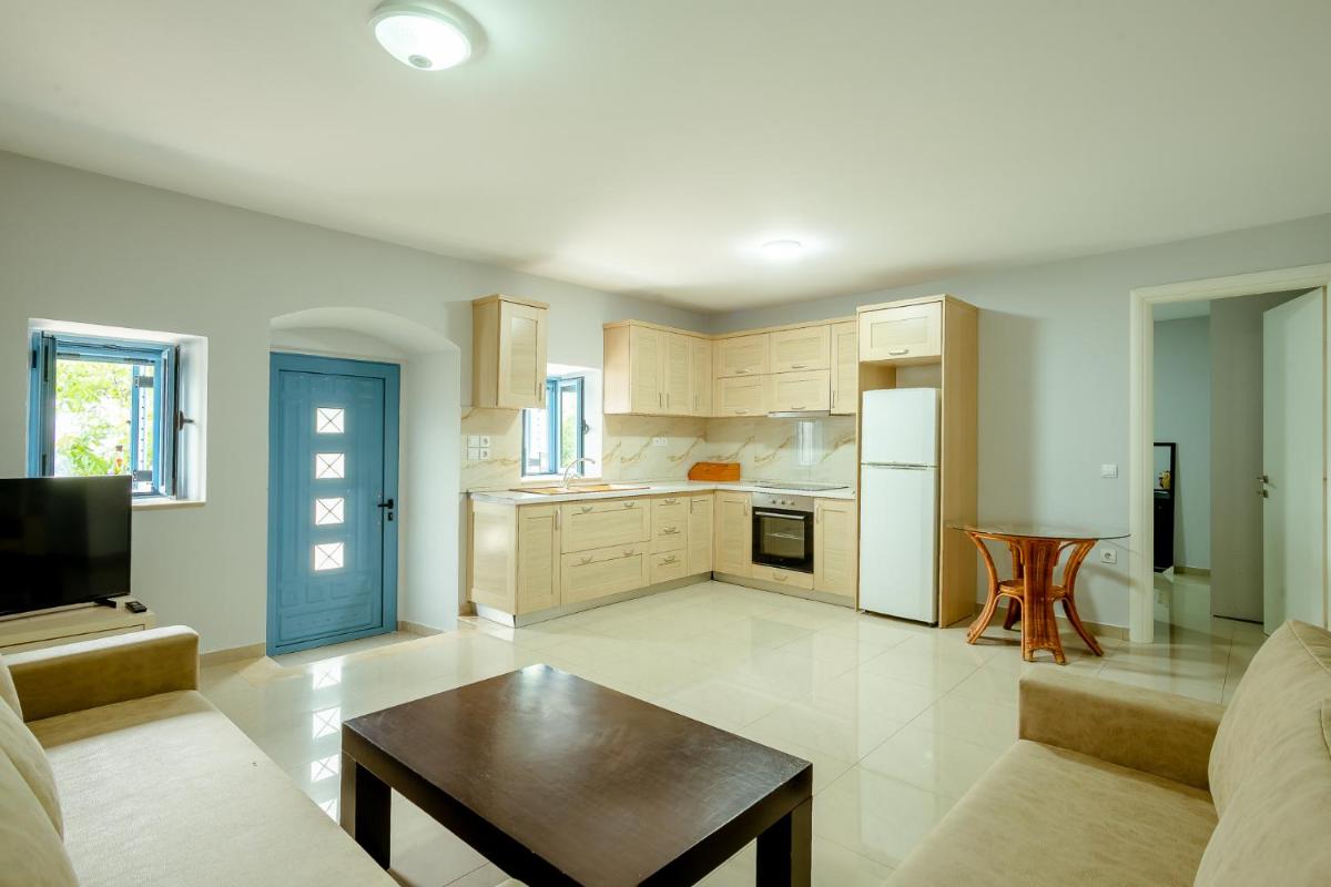 Family Room with Garden View