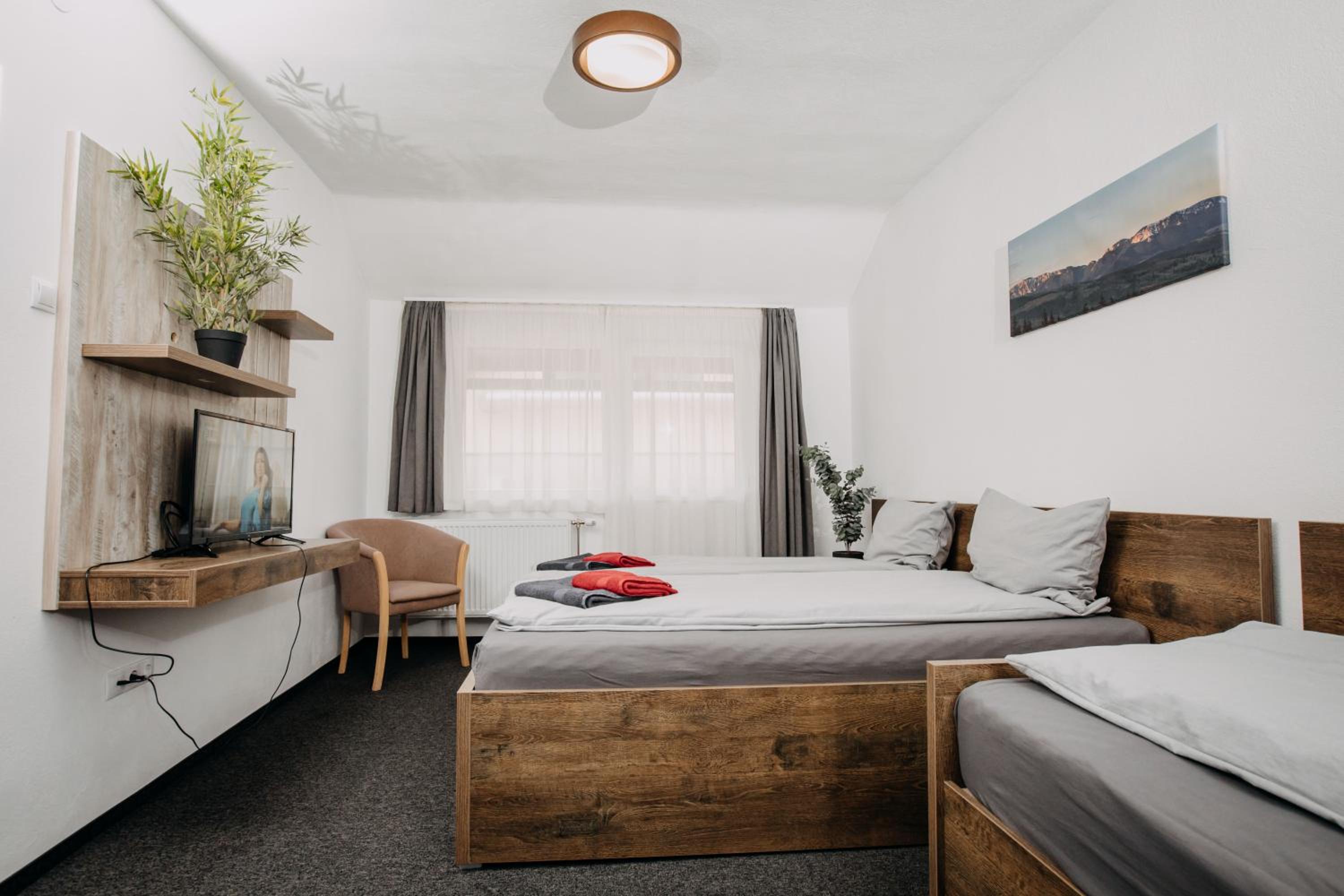 Economy Triple Room photo 1