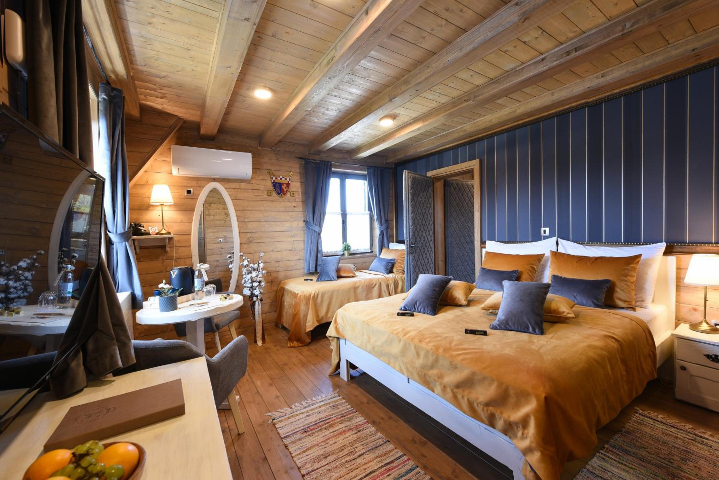 Deluxe Double Room - Photo 10