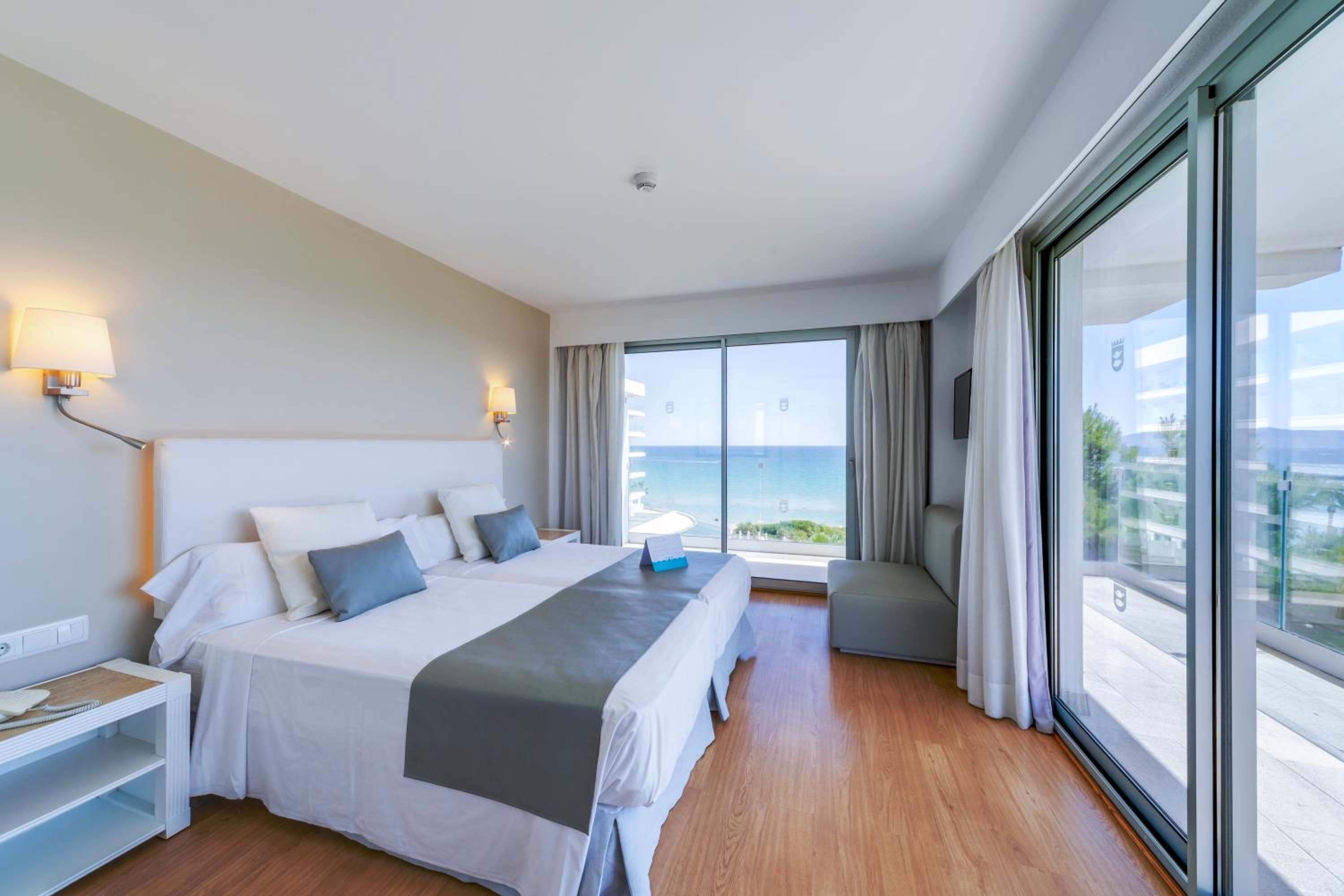 Suite Junior Premium con Vista lateral al Mar