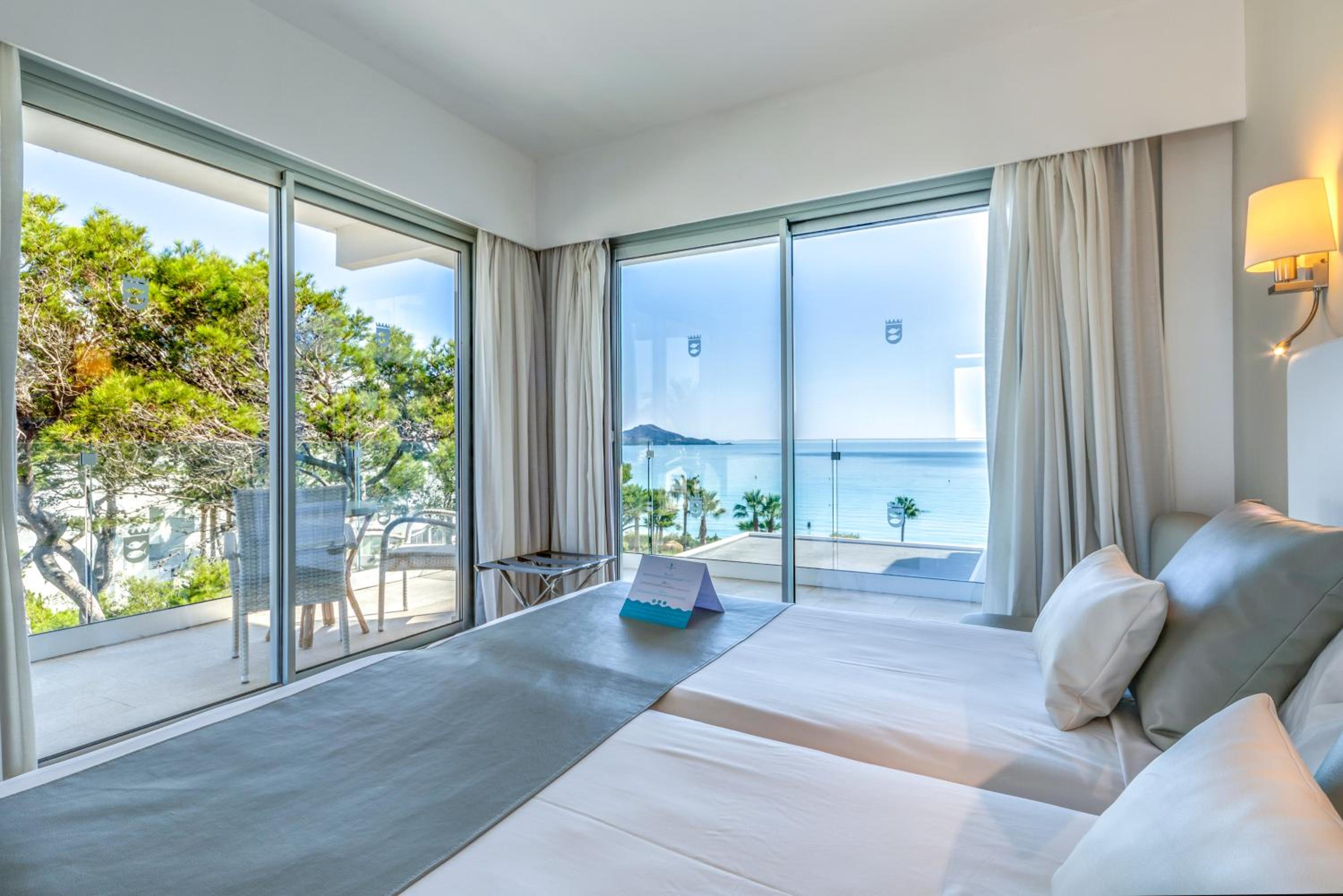 Suite Junior Premium con Vista lateral al Mar