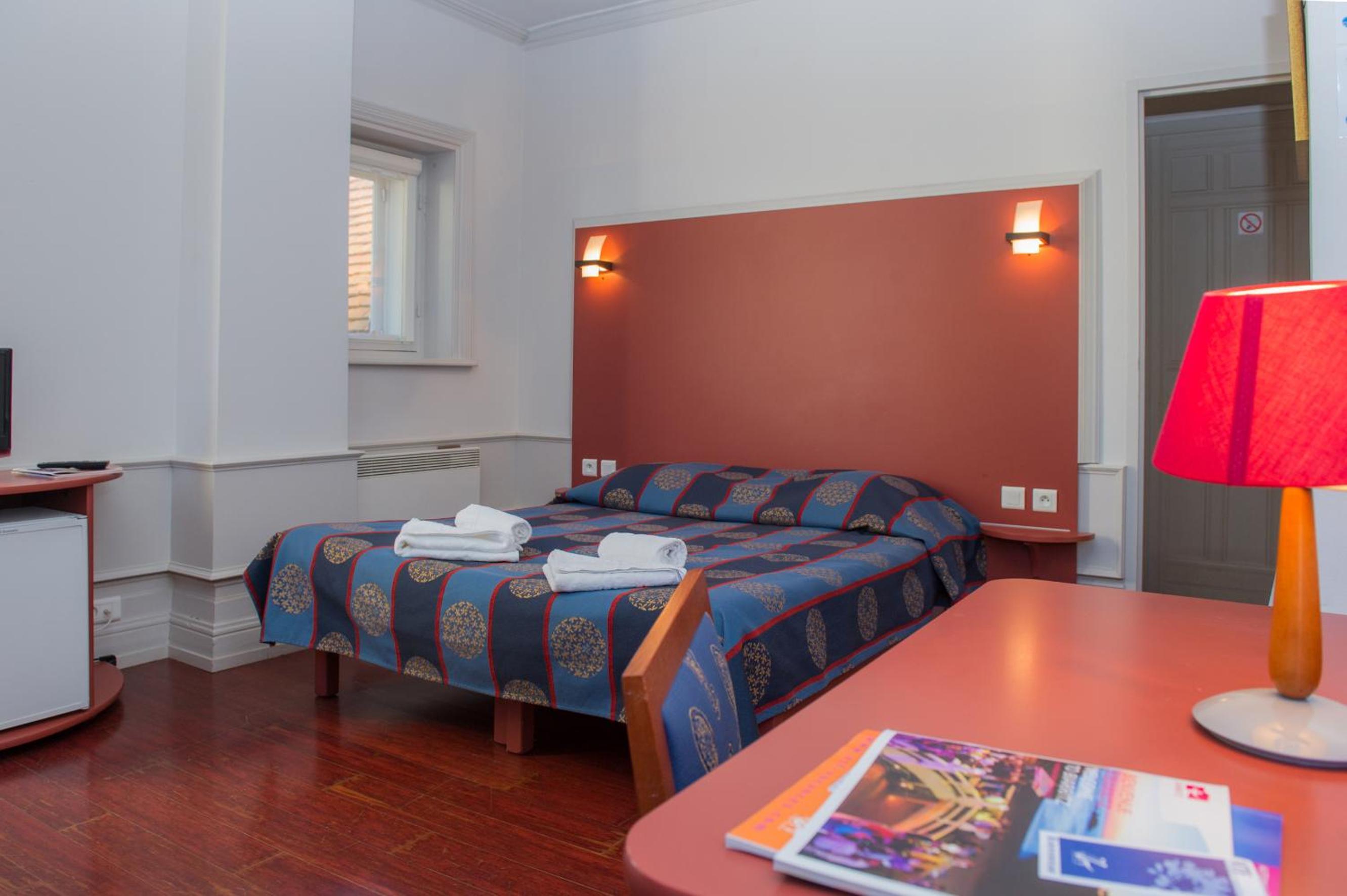 Double or Twin Room (2 Adults) photo 2