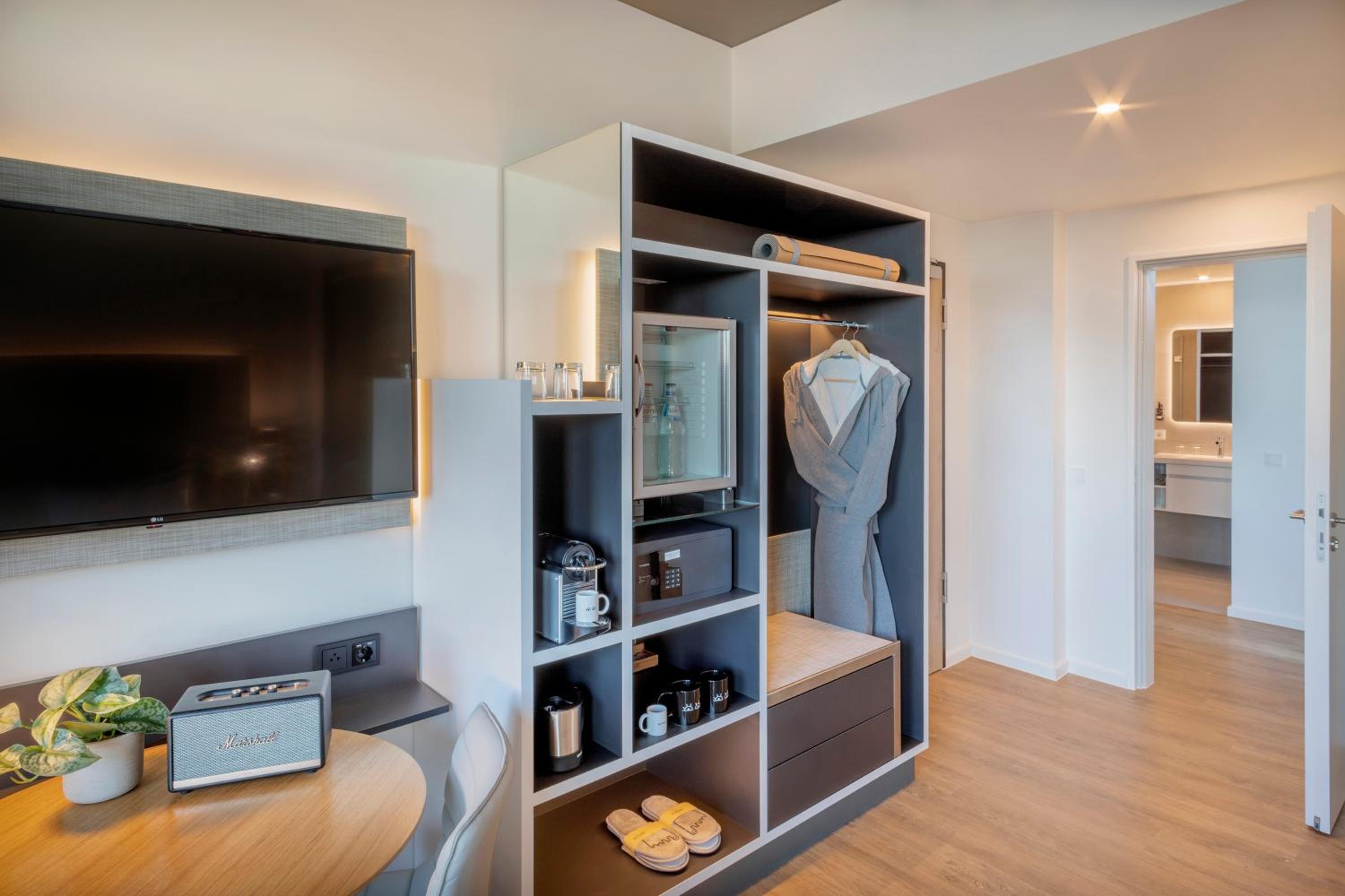 The Townhouse - Photo 2