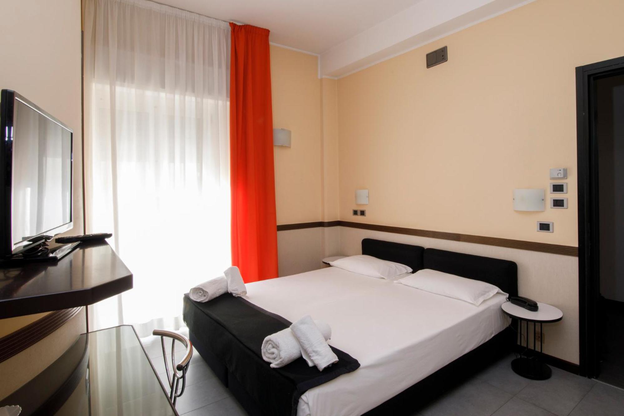 Double or Twin Room with Balcony - Photo 1