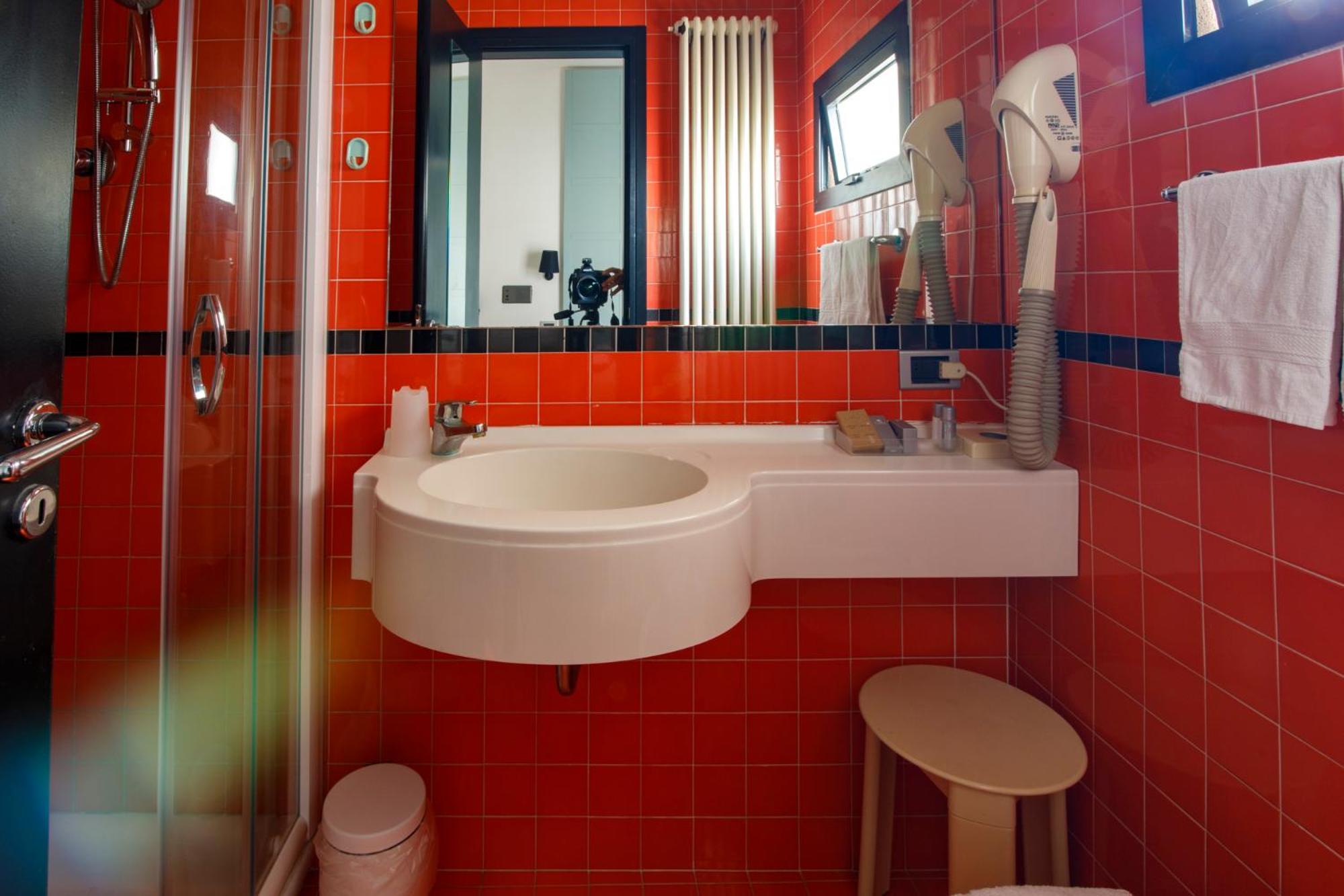 Double or Twin Room with Balcony - Photo 18