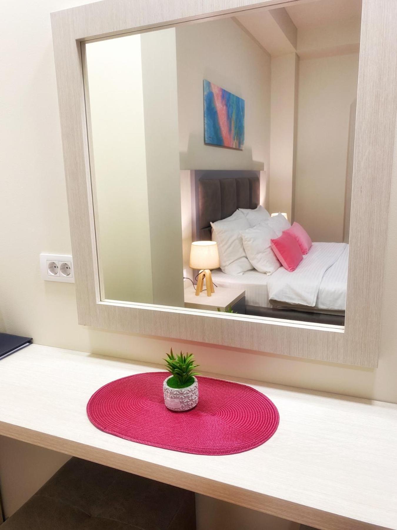 Deluxe Double Room with Sea View - Photo 16