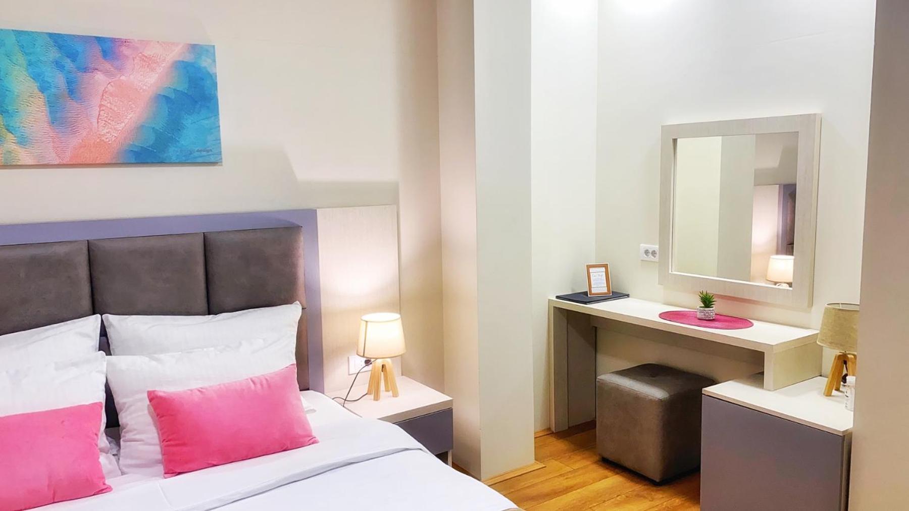 Deluxe Double Room with Sea View - Photo 14