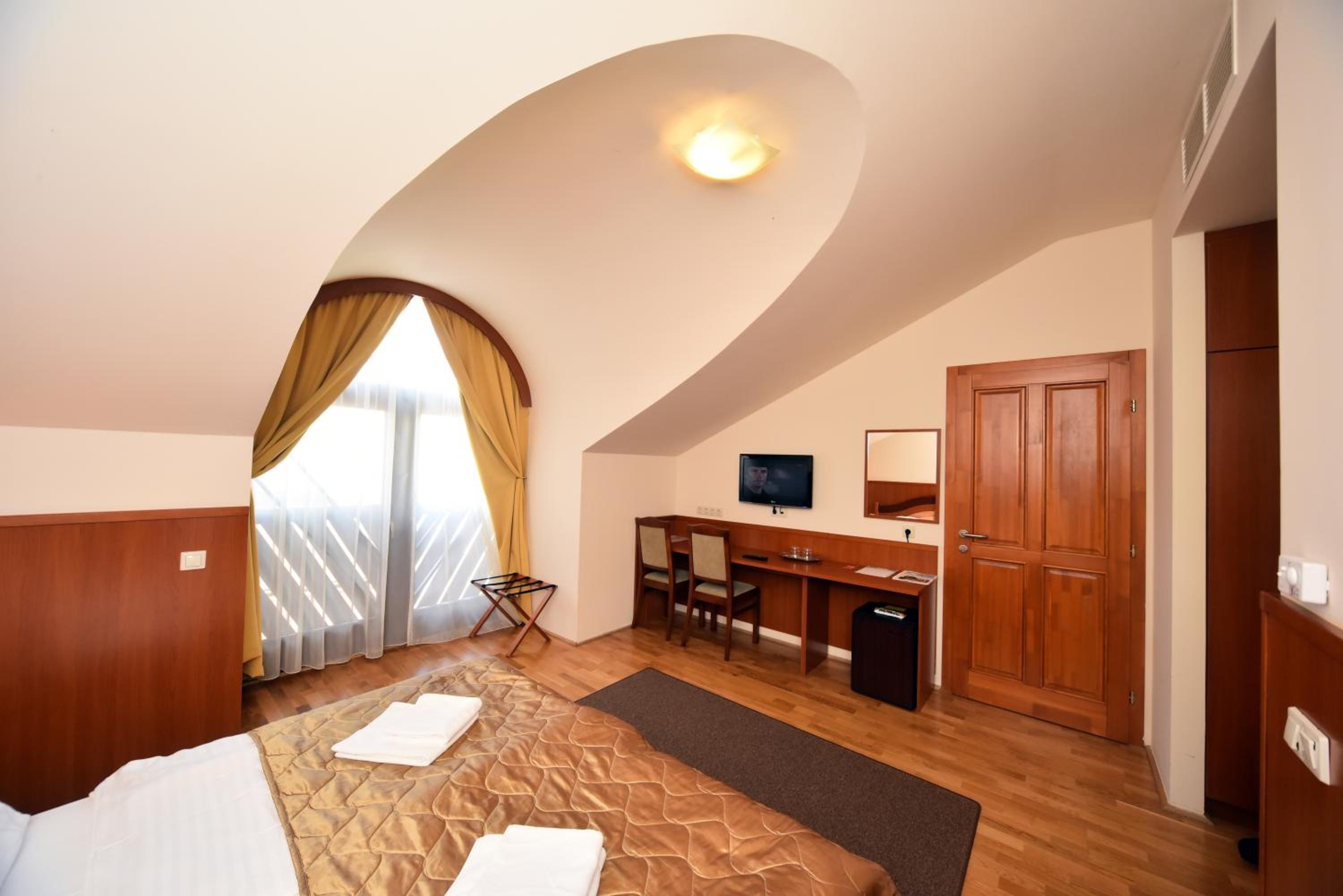Superior Double or Twin Room - Photo 5