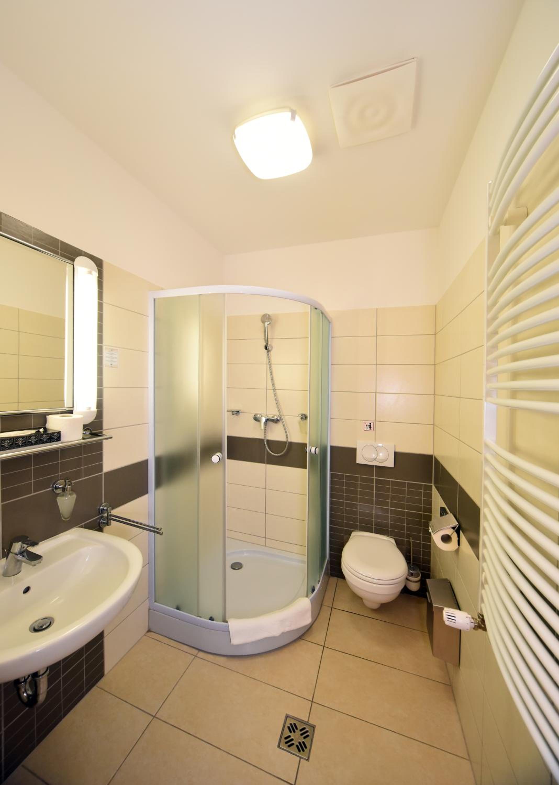 Standard Double or Twin Room - Photo 5