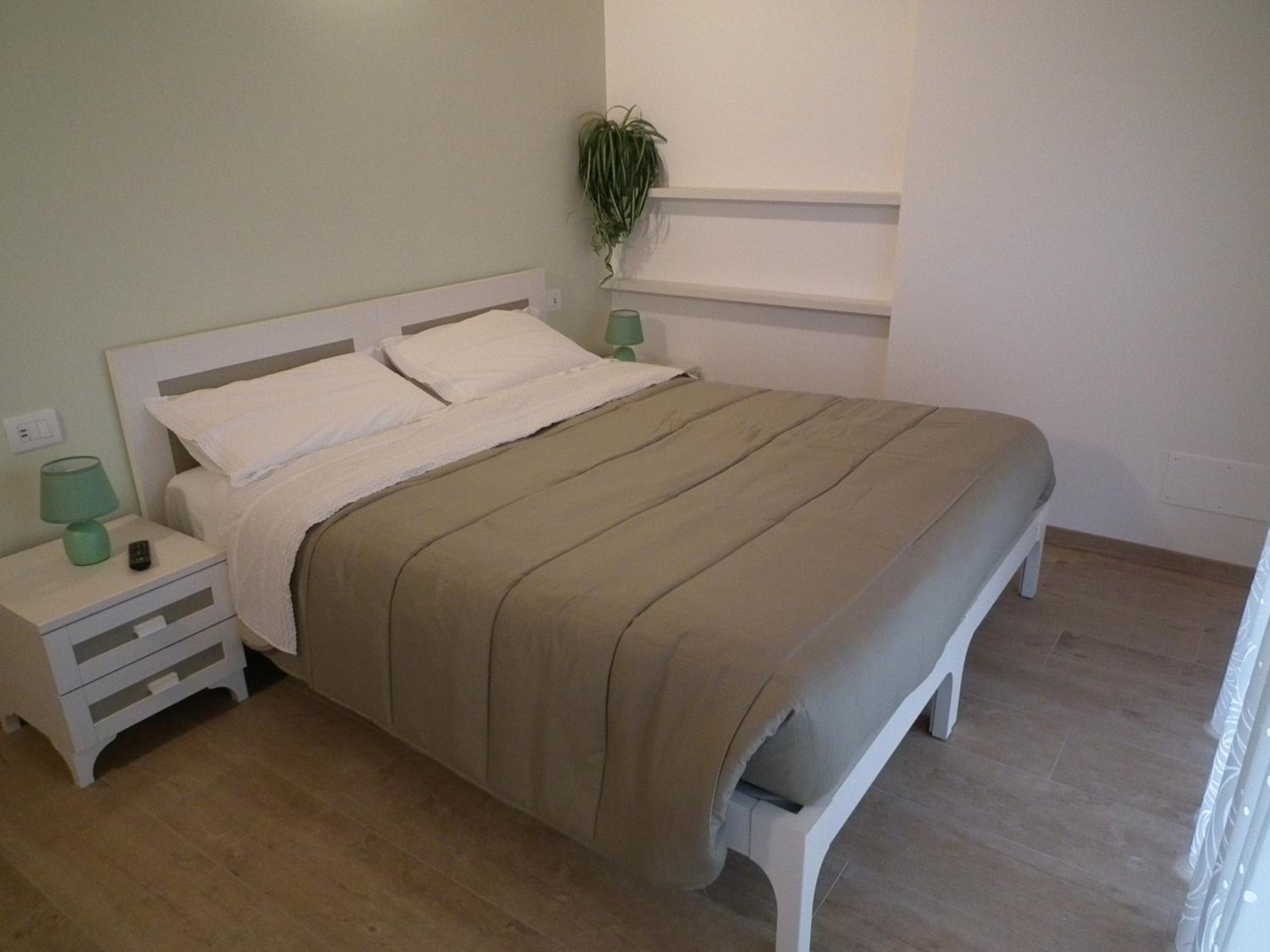 Double or Twin Room with Private Bathroom - Photo 3