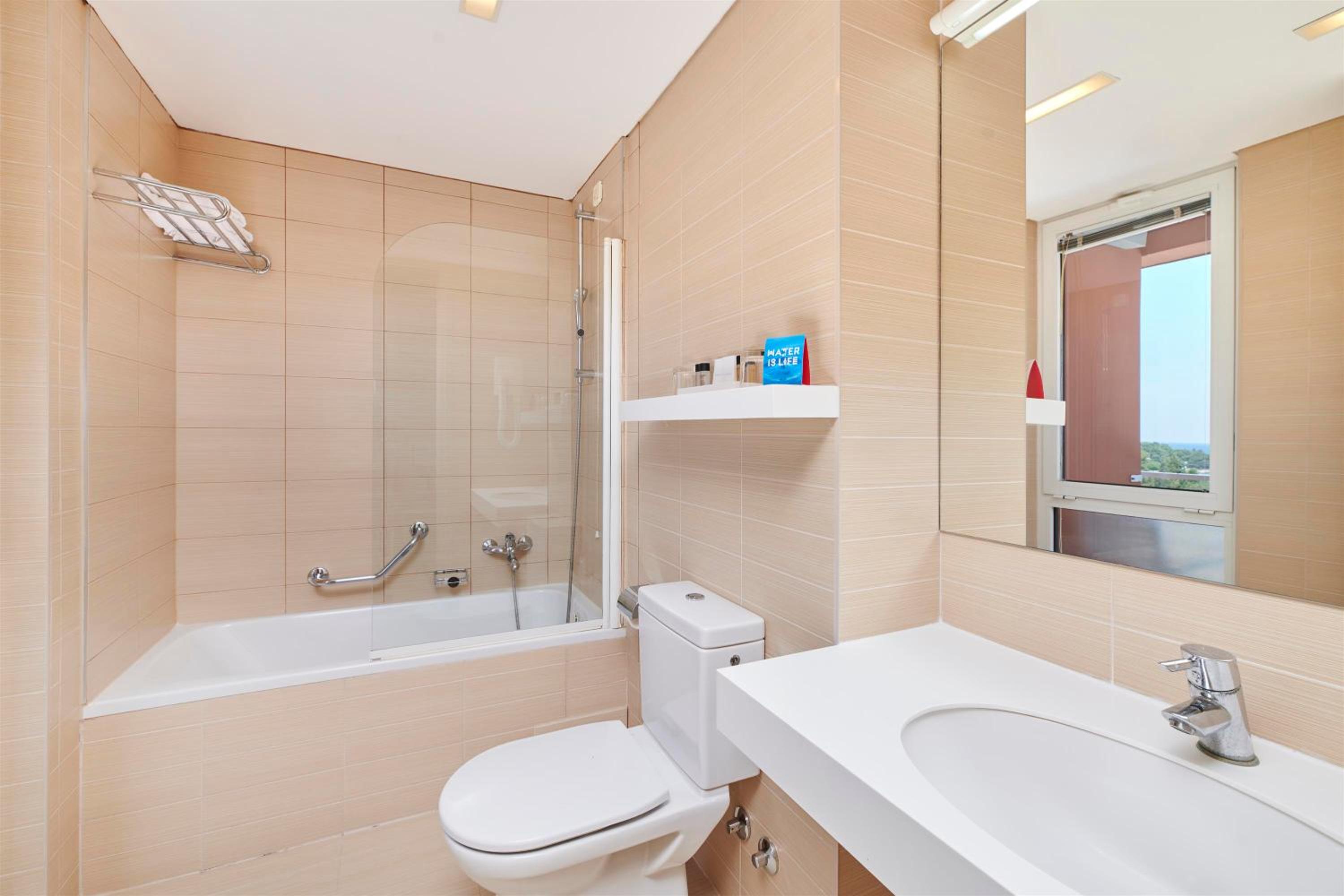 Superior Room with Balcony - Sea Side - Photo 3