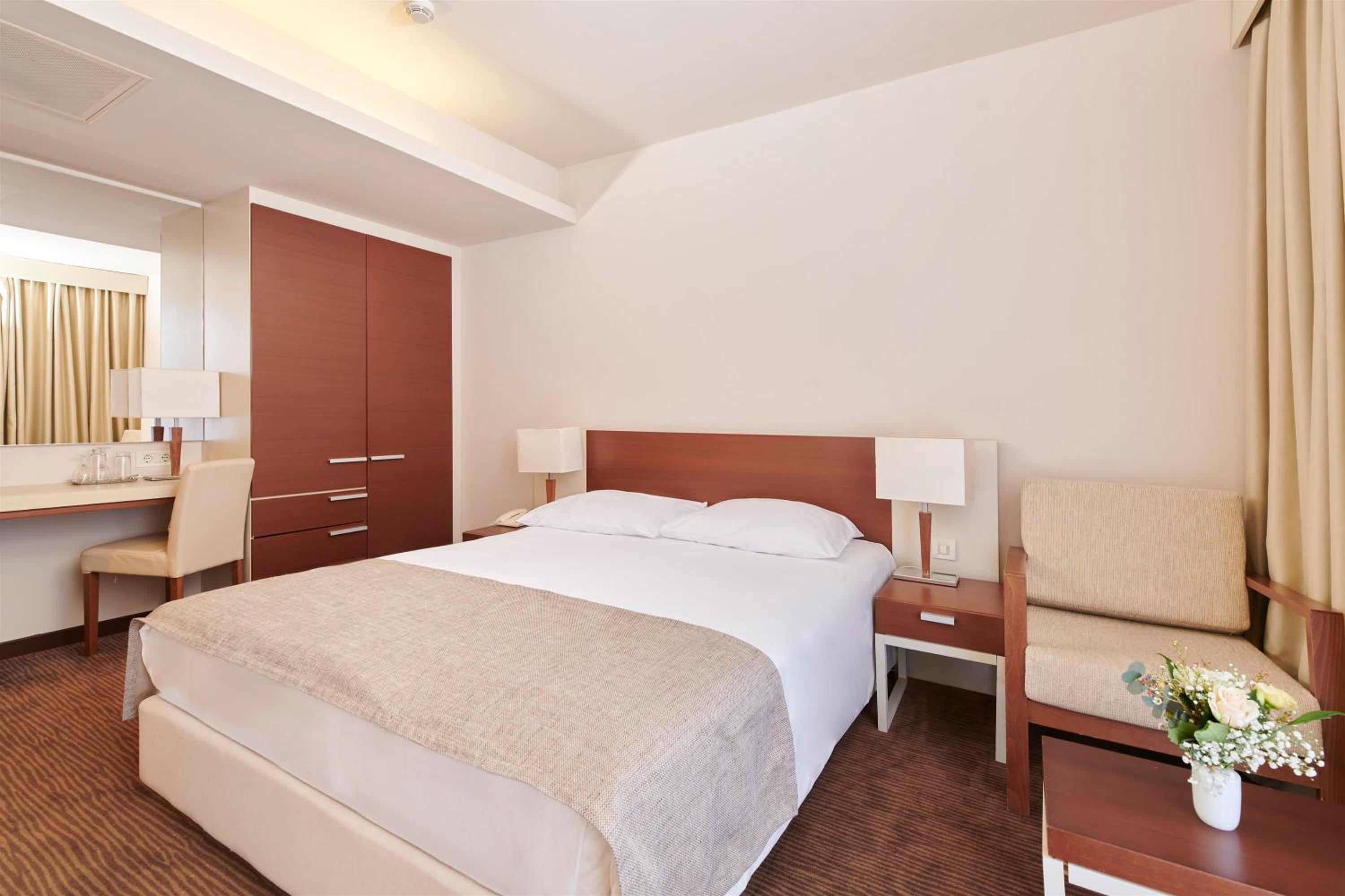 Superior Room with Balcony - Sea Side - Photo 2