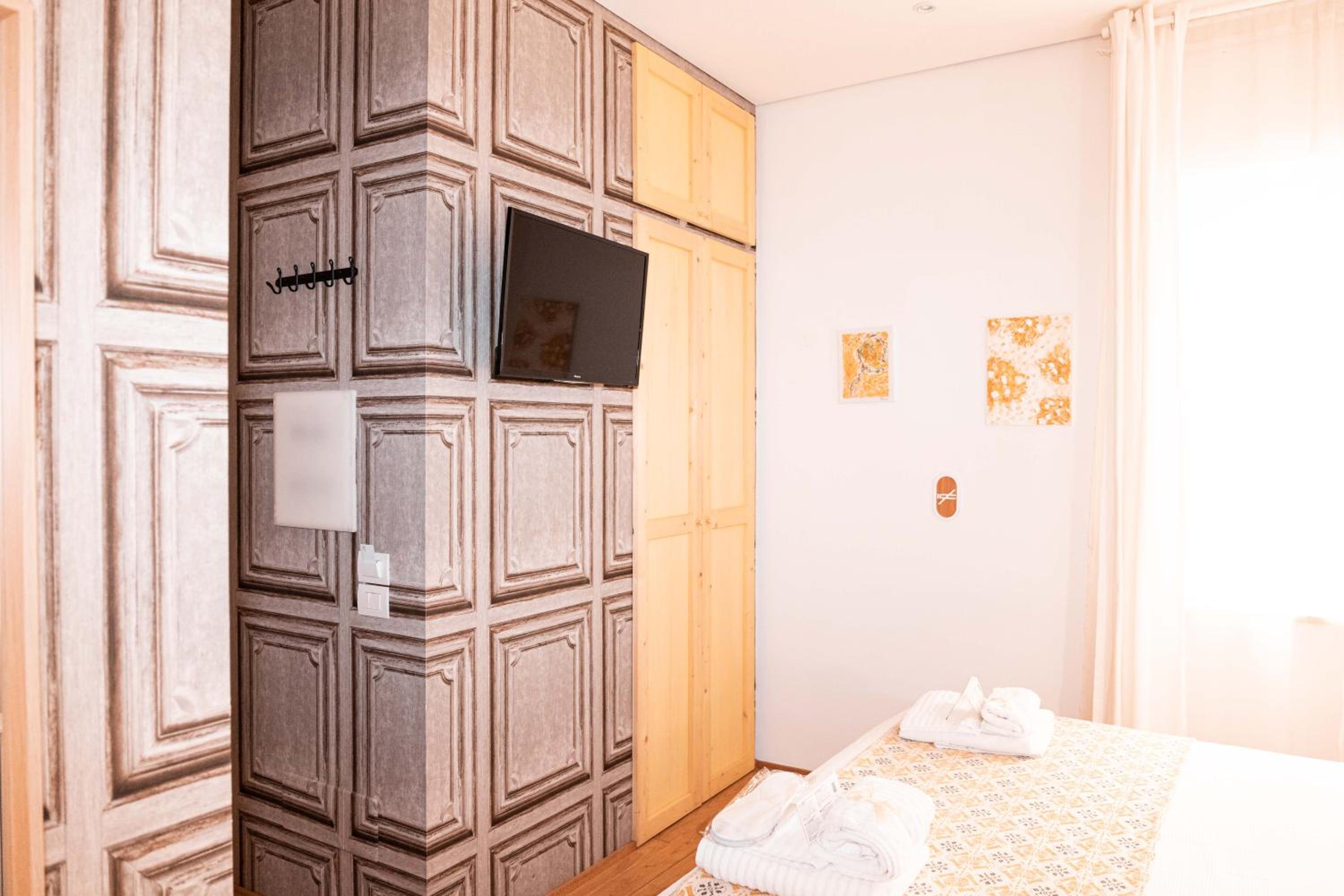 Economy Triple Room photo 1
