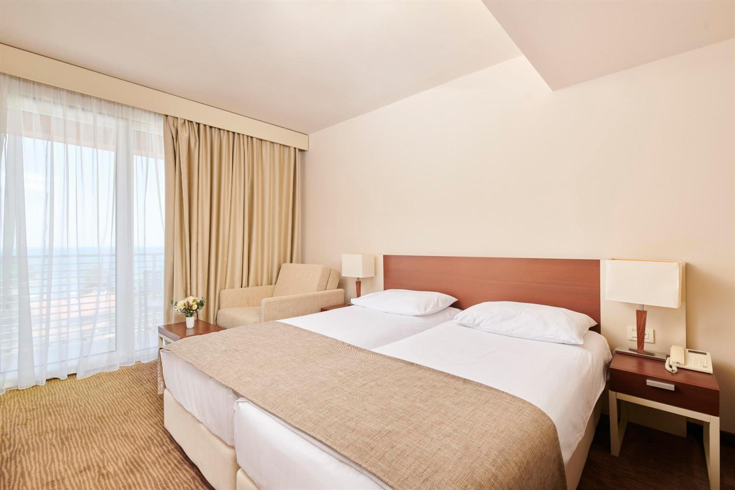 Superior Room with Sofa Bed and Balcony - Sea Side