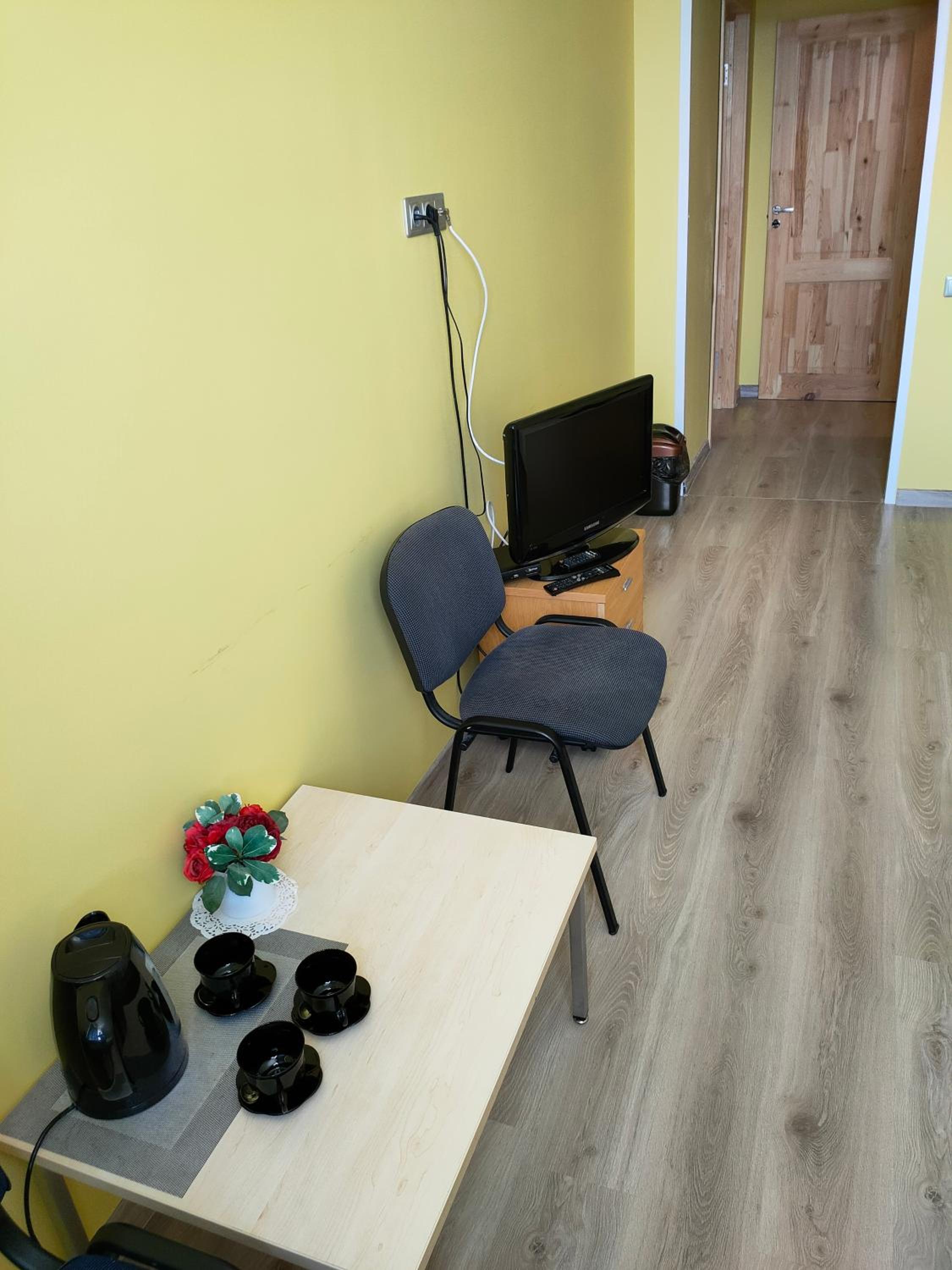 Double Room with Private Bathroom - Photo 14