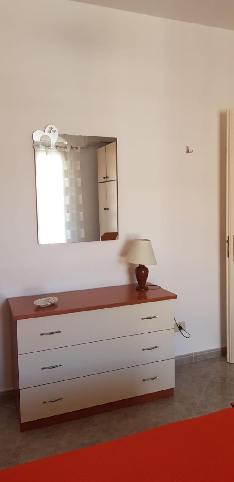 Deluxe Double Room with Balcony - Photo 4
