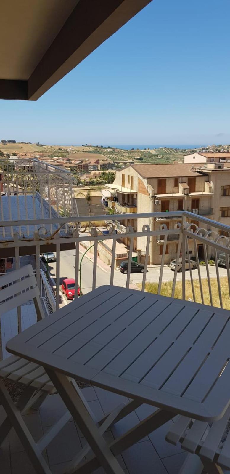 Deluxe Double Room with Balcony - Photo 13