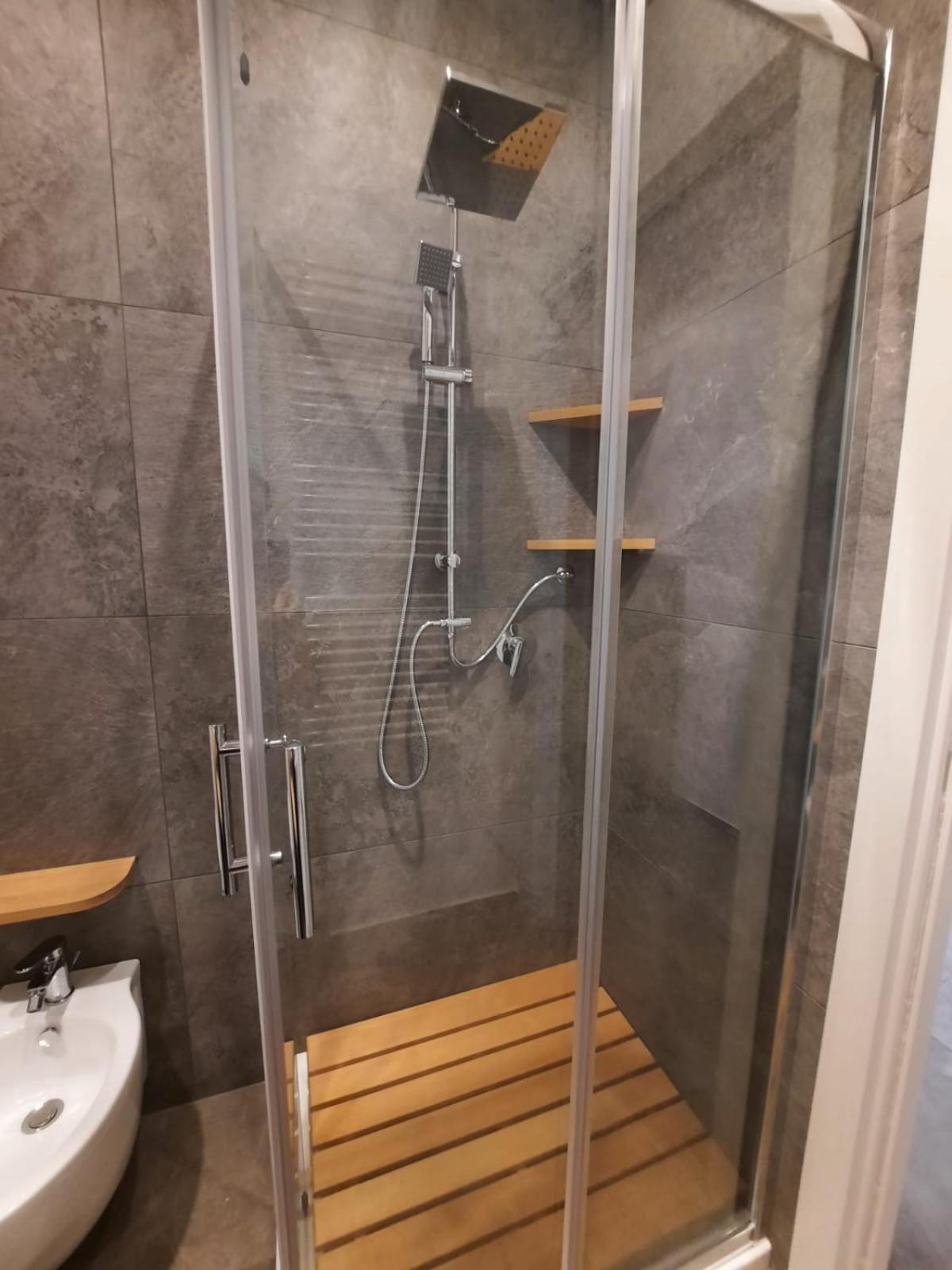 Double Room with Private Bathroom - Photo 7