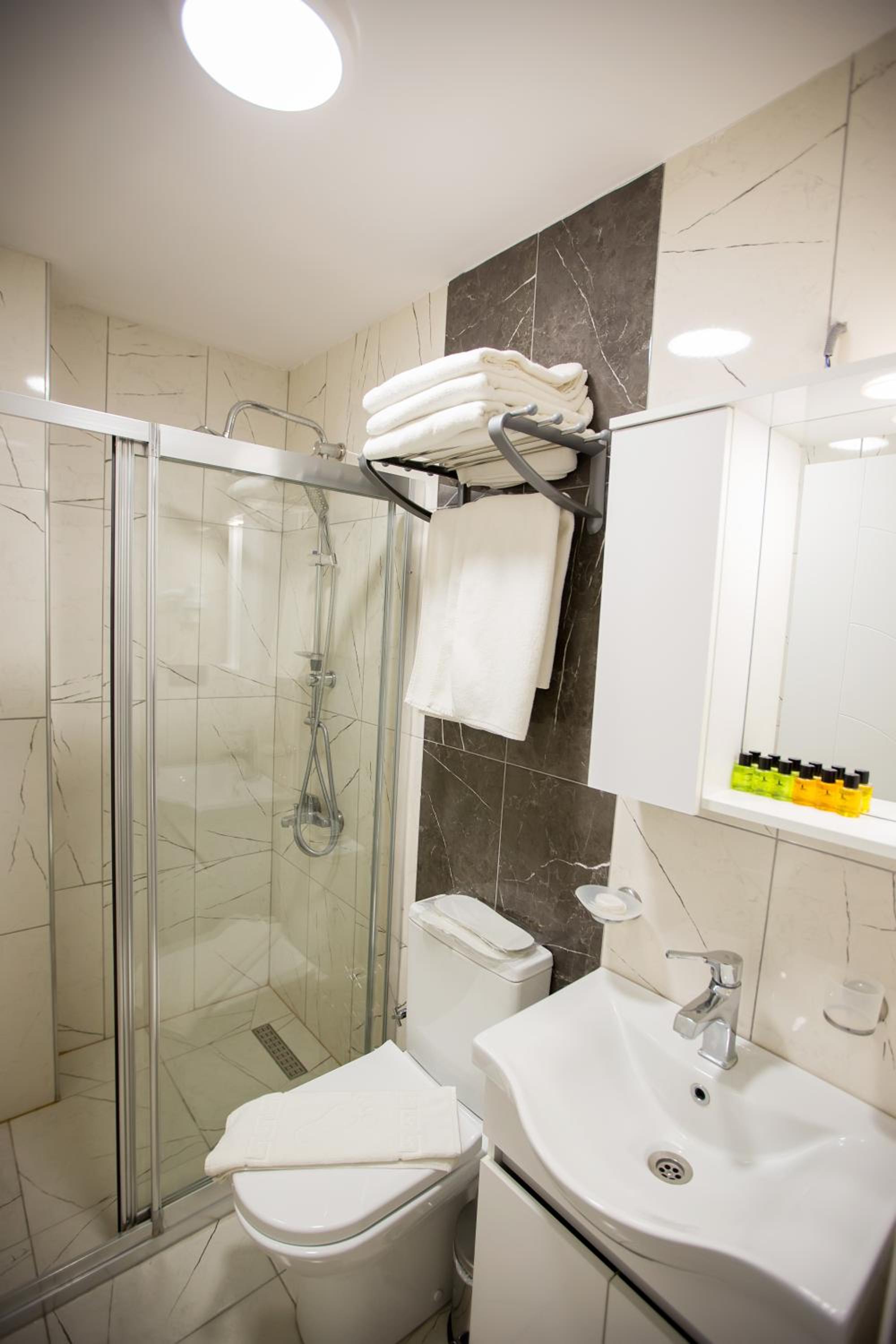 Deluxe Triple Room photo 3