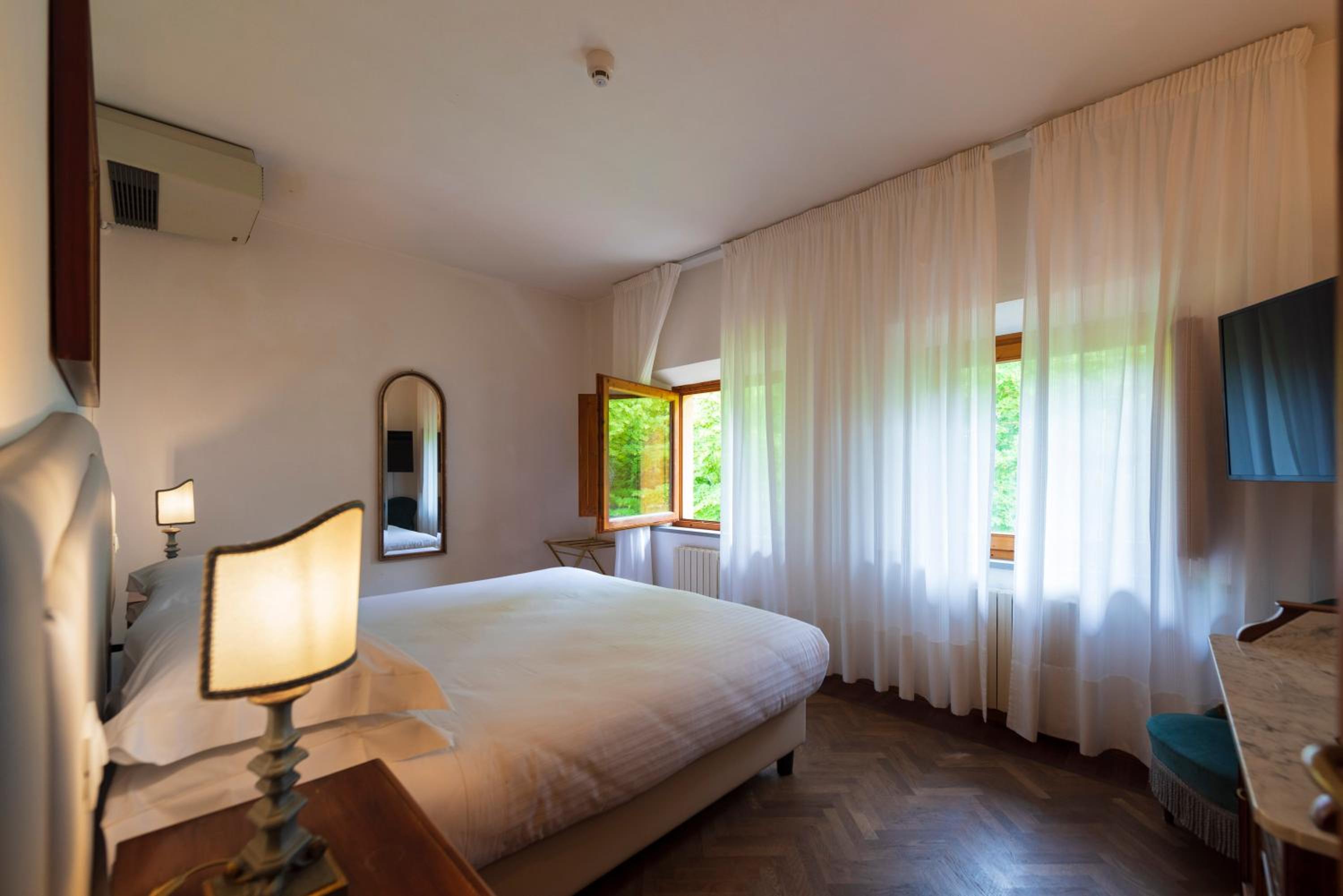 Suite - Photo 15