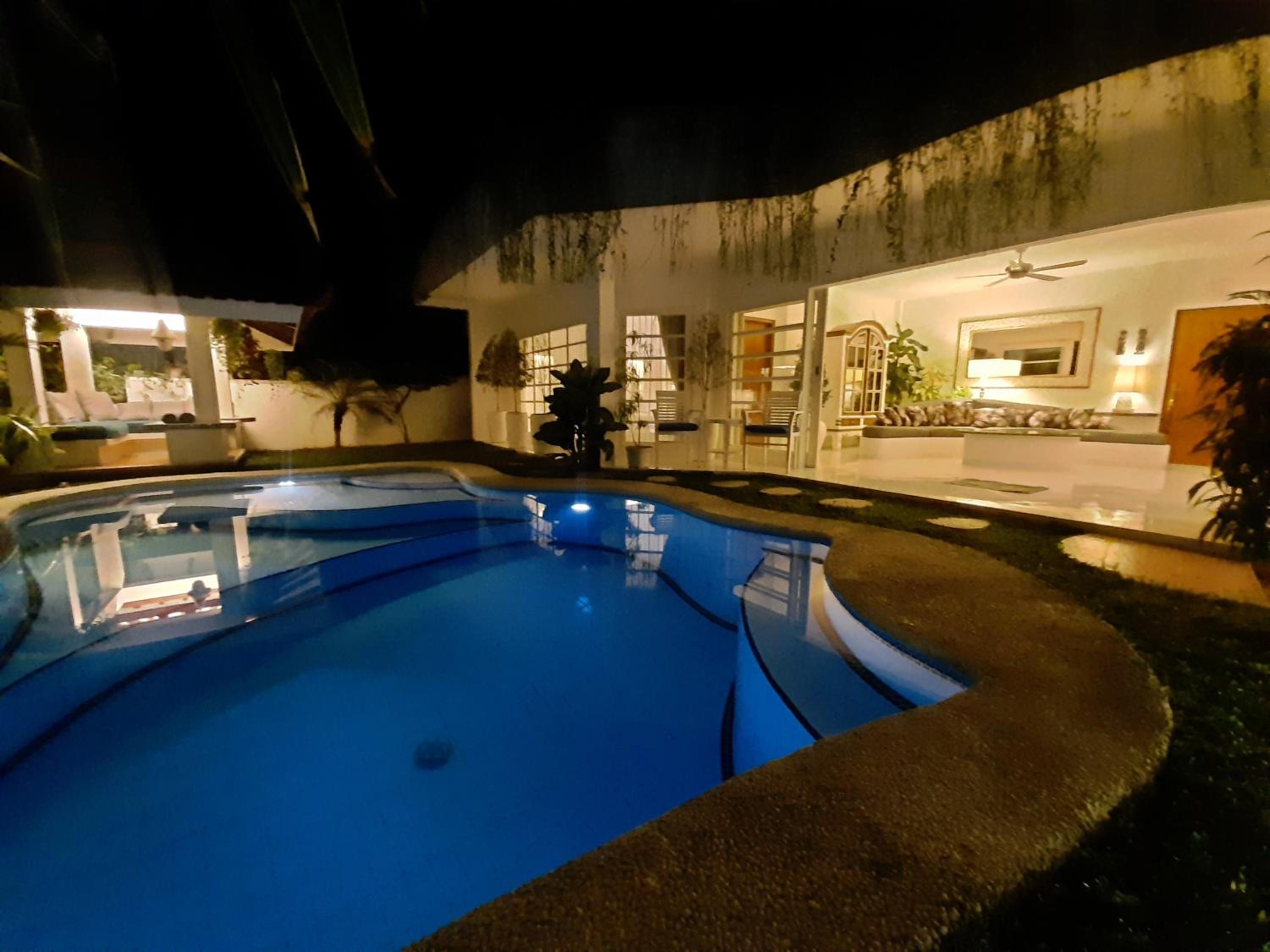 Villa with Private Pool - Photo 14