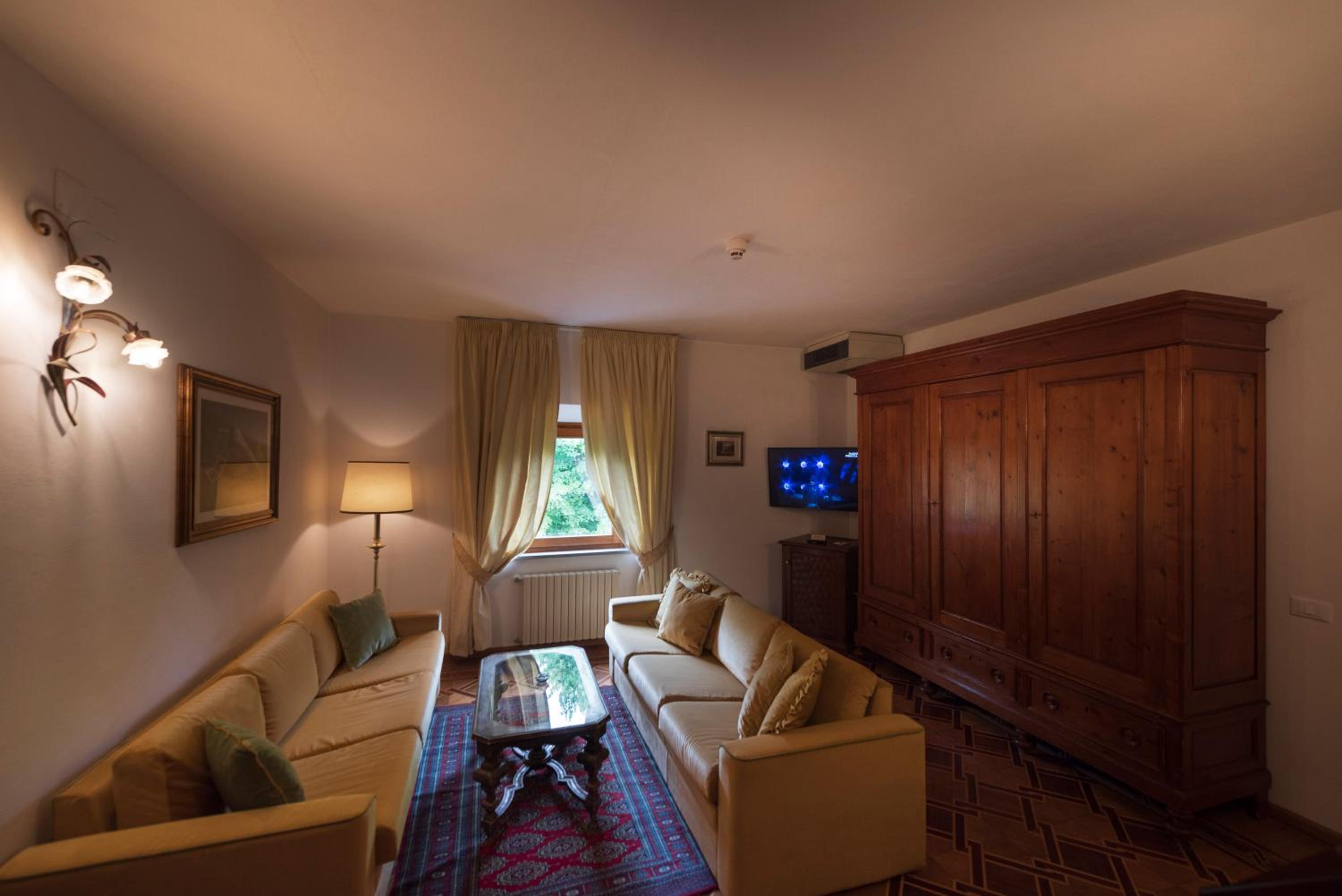 Suite - Photo 17