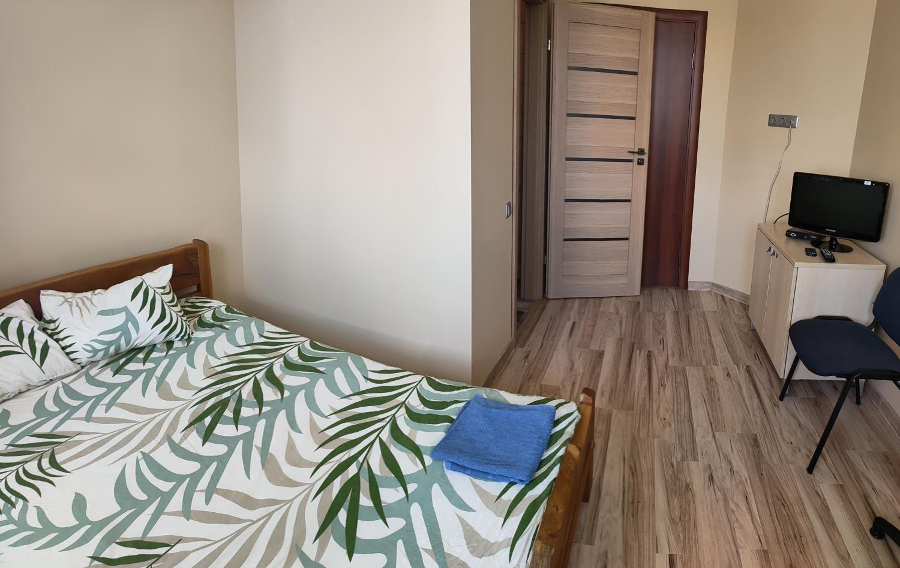Double Room with Private Bathroom - Photo 6