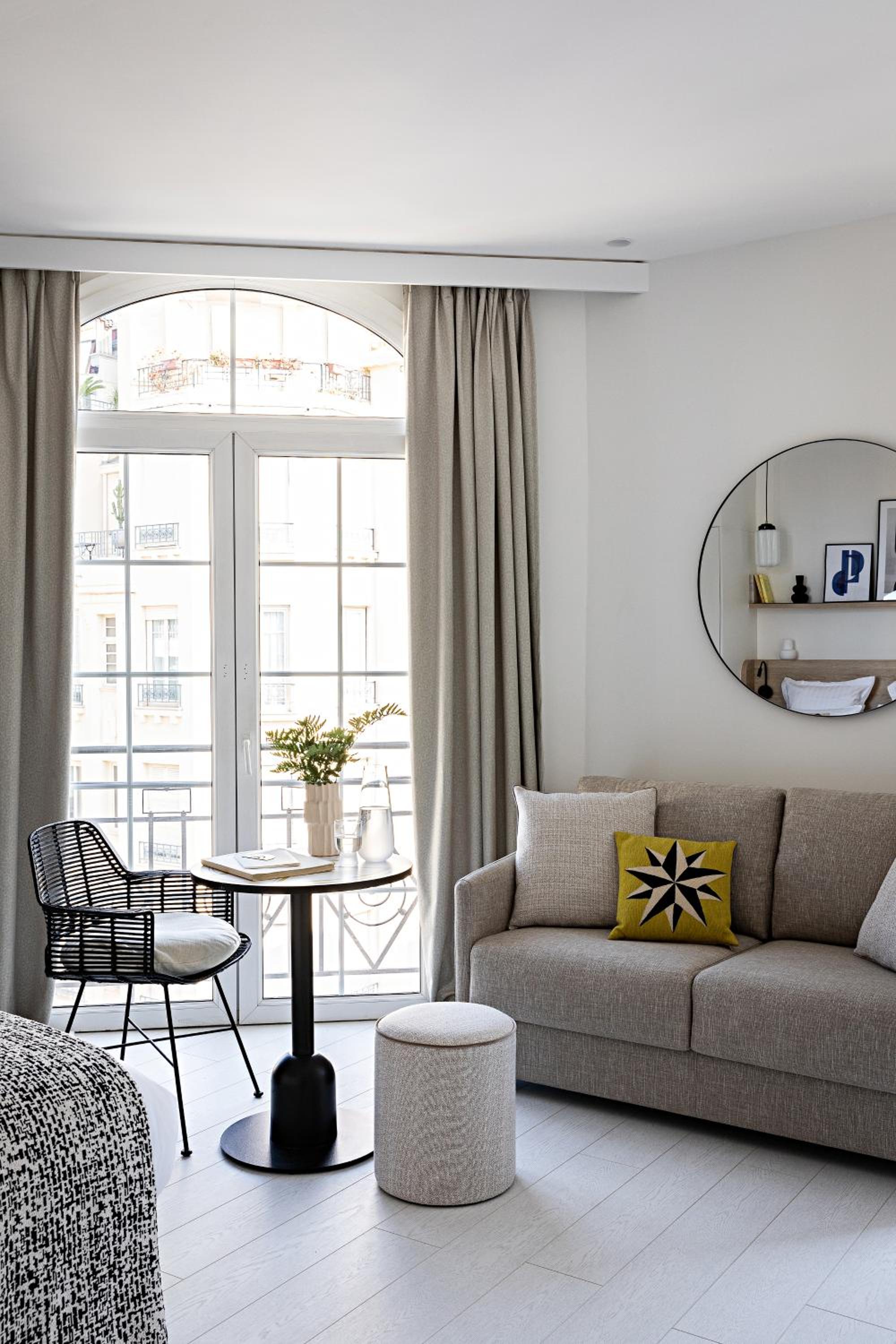 Junior Queen Suite - Photo 7