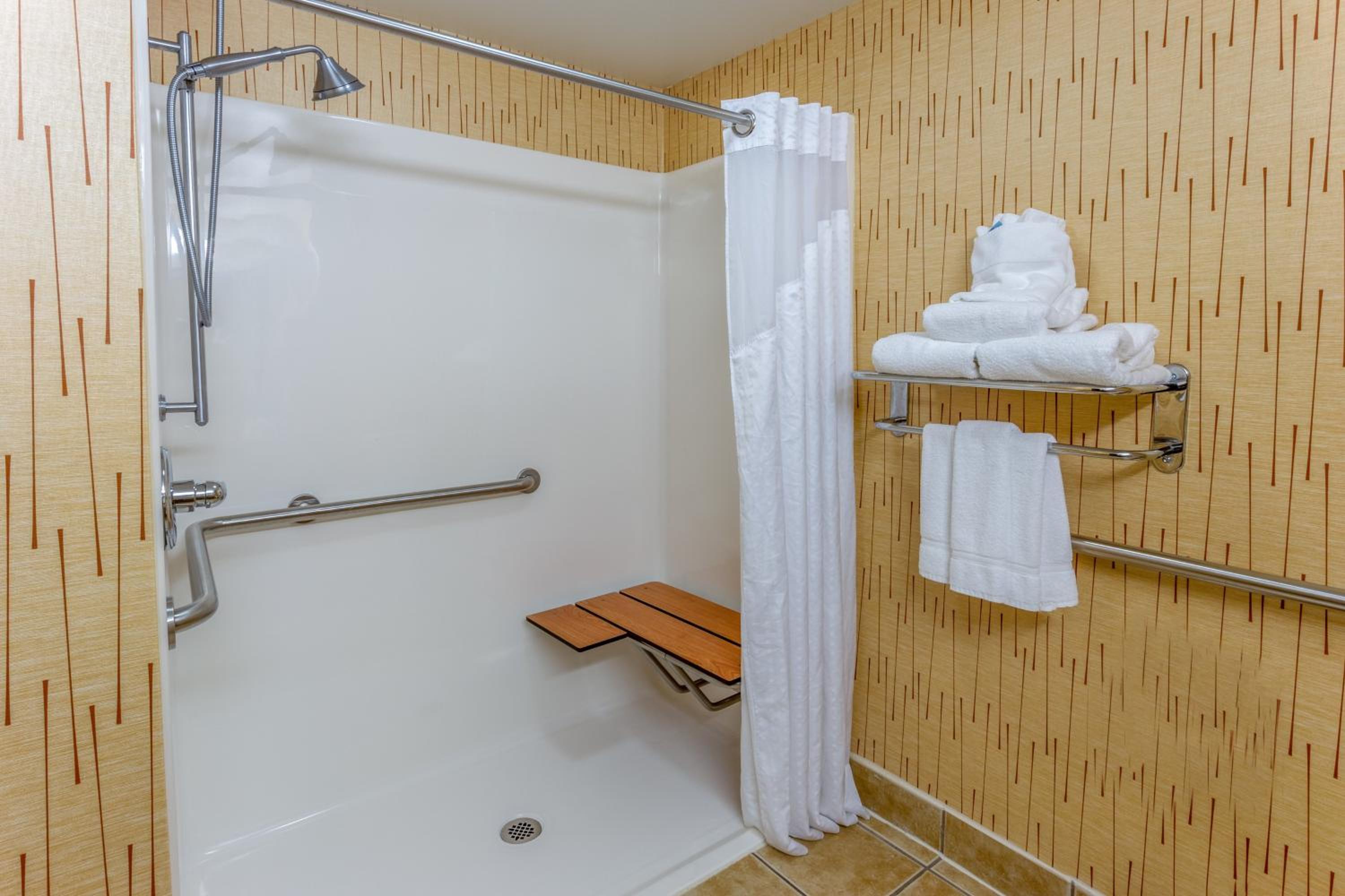 King Room - Mobility Access/Hearing Accessible - Photo 5