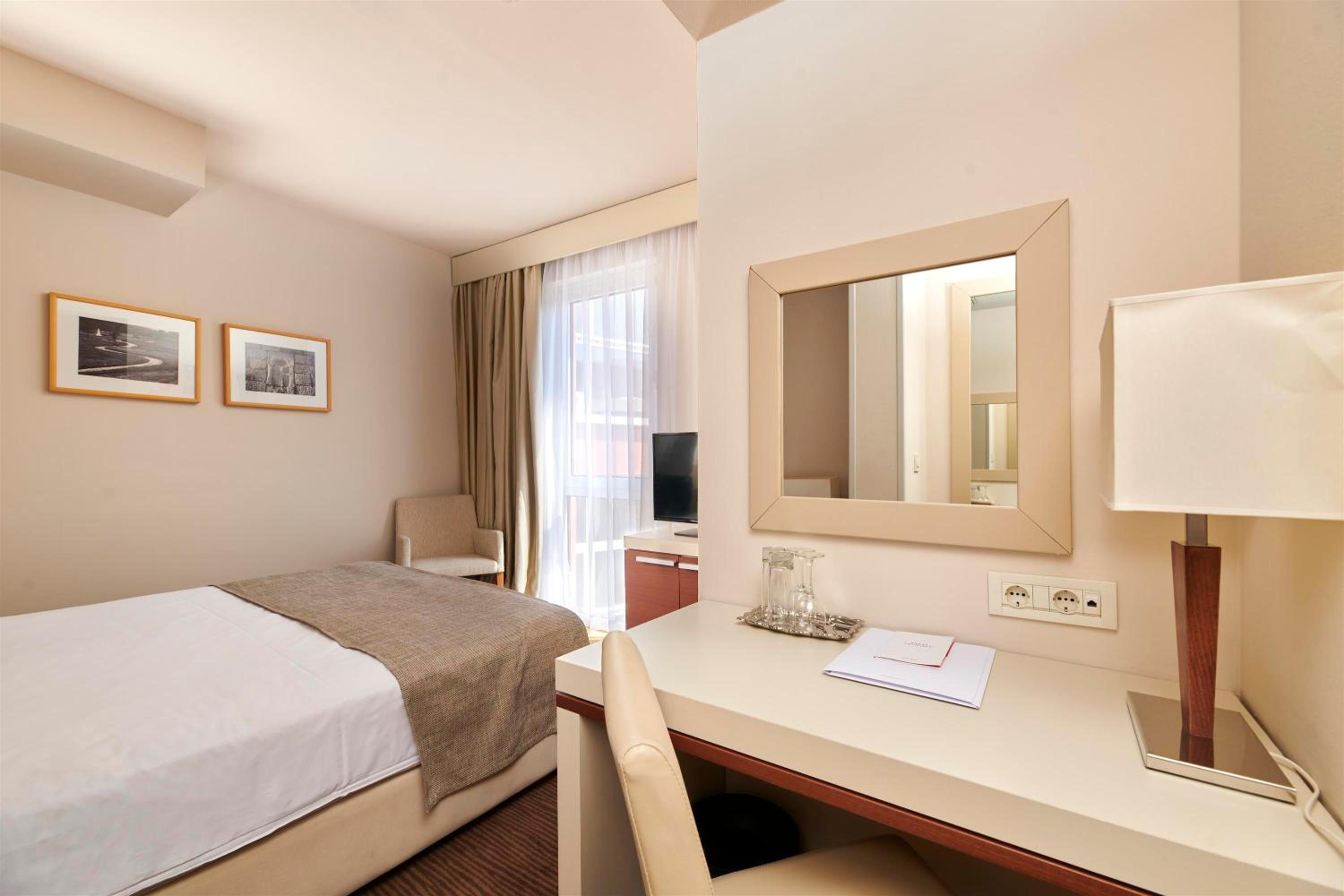 Economy Room - Photo 4