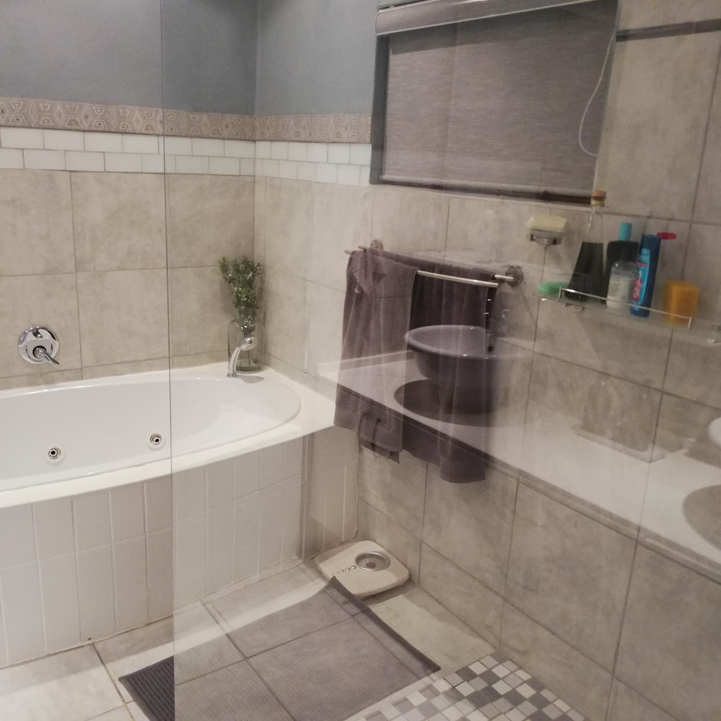 Deluxe Double Room with Bath - Photo 16