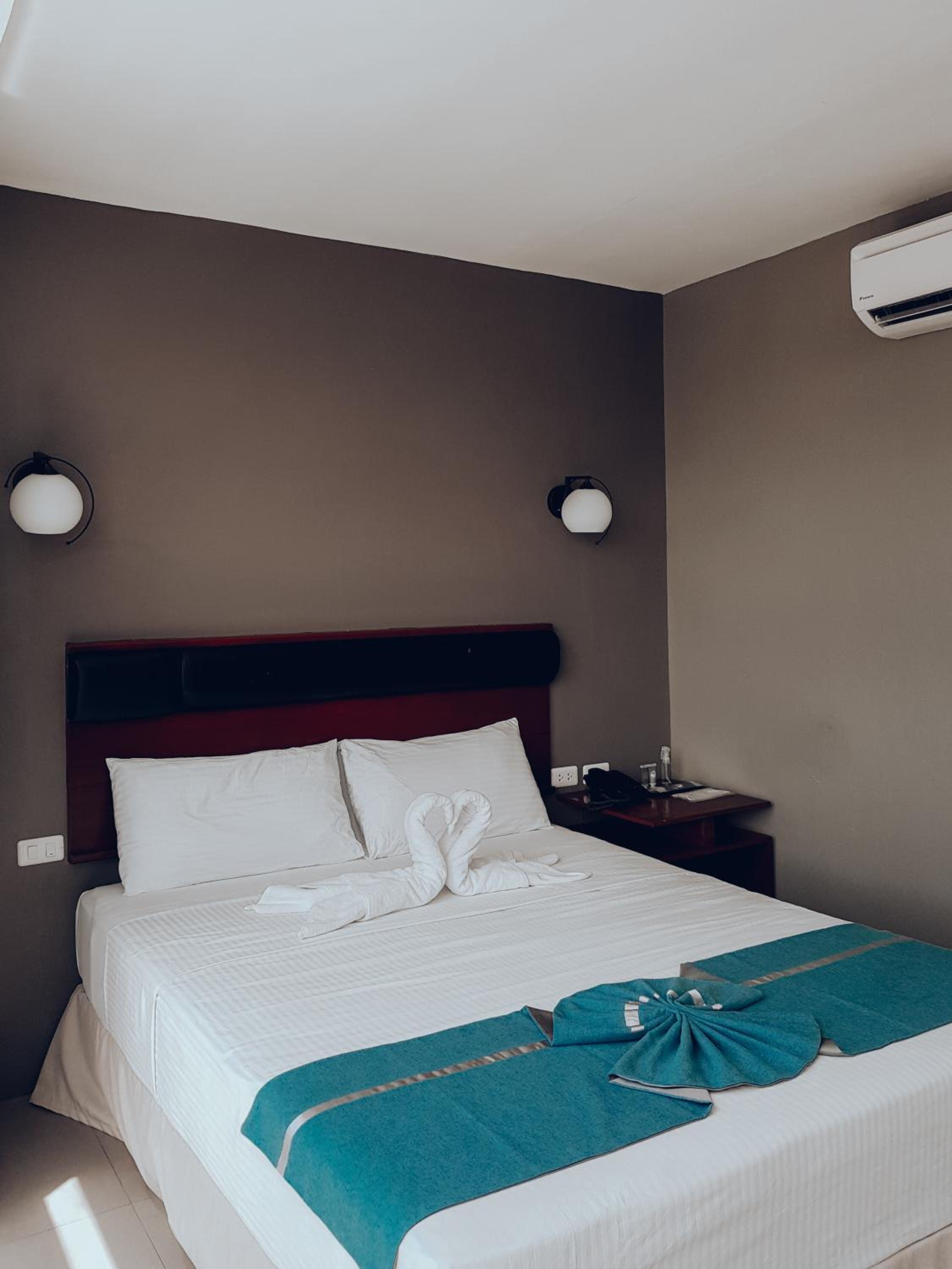 Deluxe Room - Photo 3