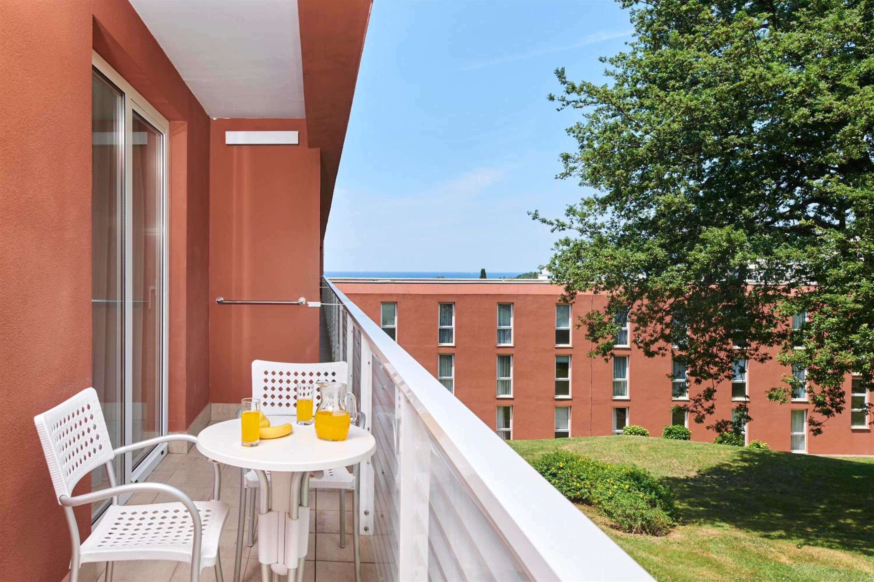 Suite with Balcony - Photo 2