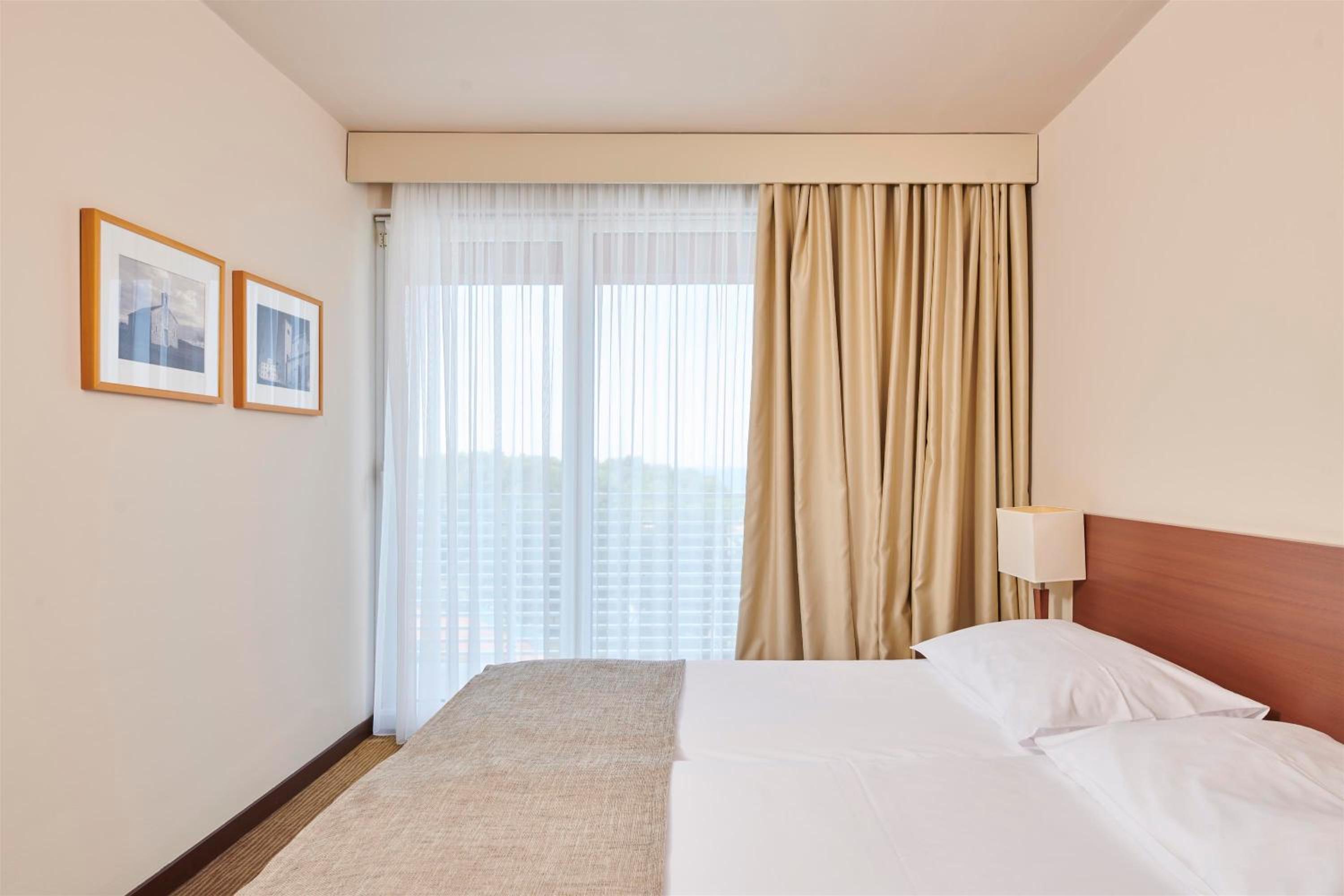 Suite with Balcony - Sea Side - Photo 4