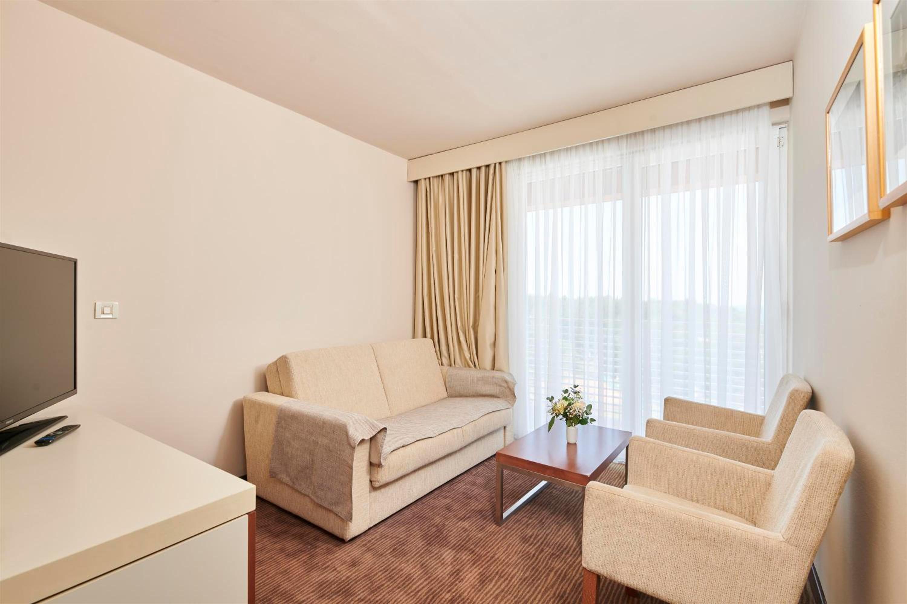 Suite with Balcony - Sea Side - Photo 5