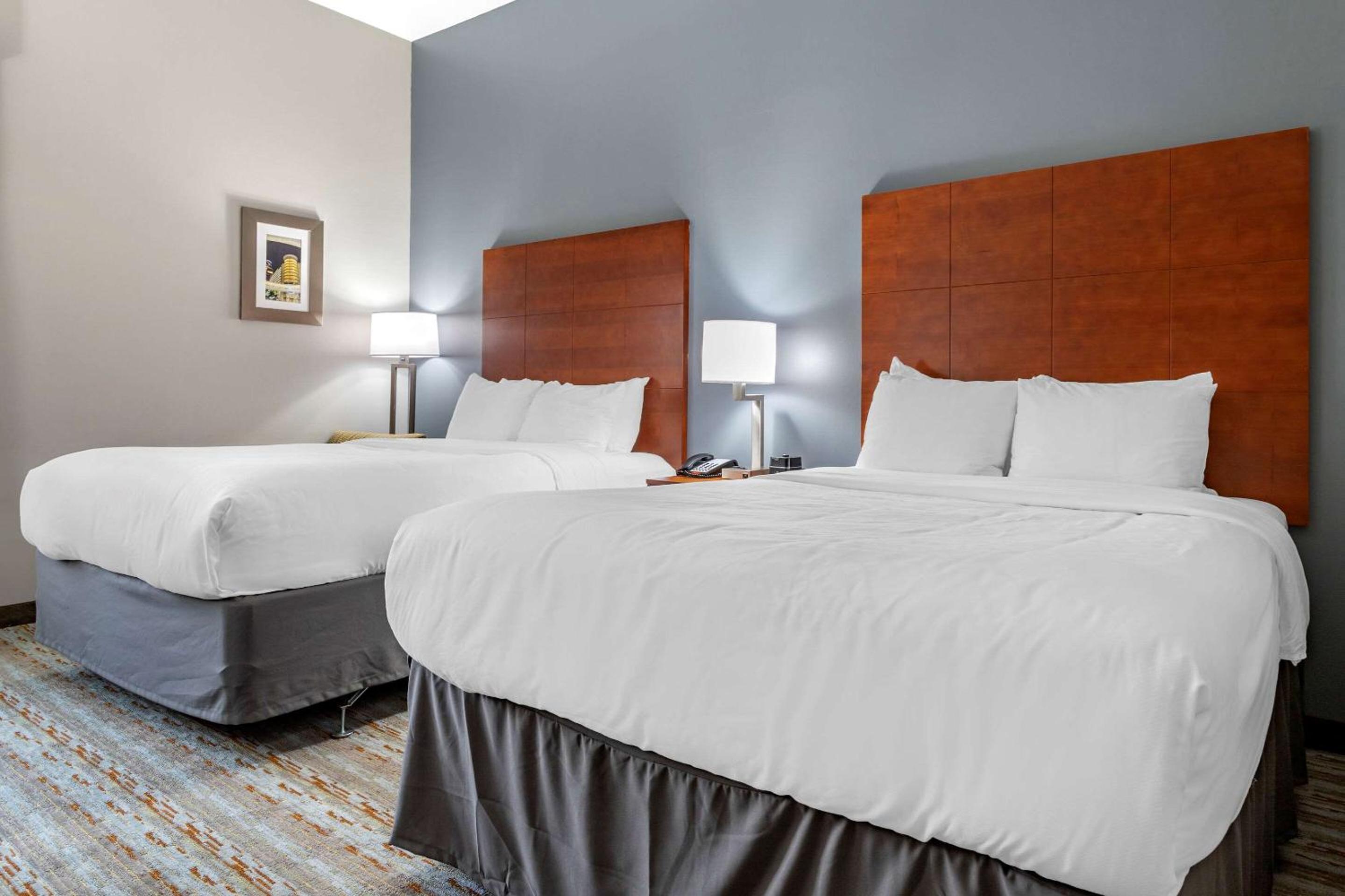 Queen Room with Two Queen Beds - Accessible/Non-Smoking  - Photo 1