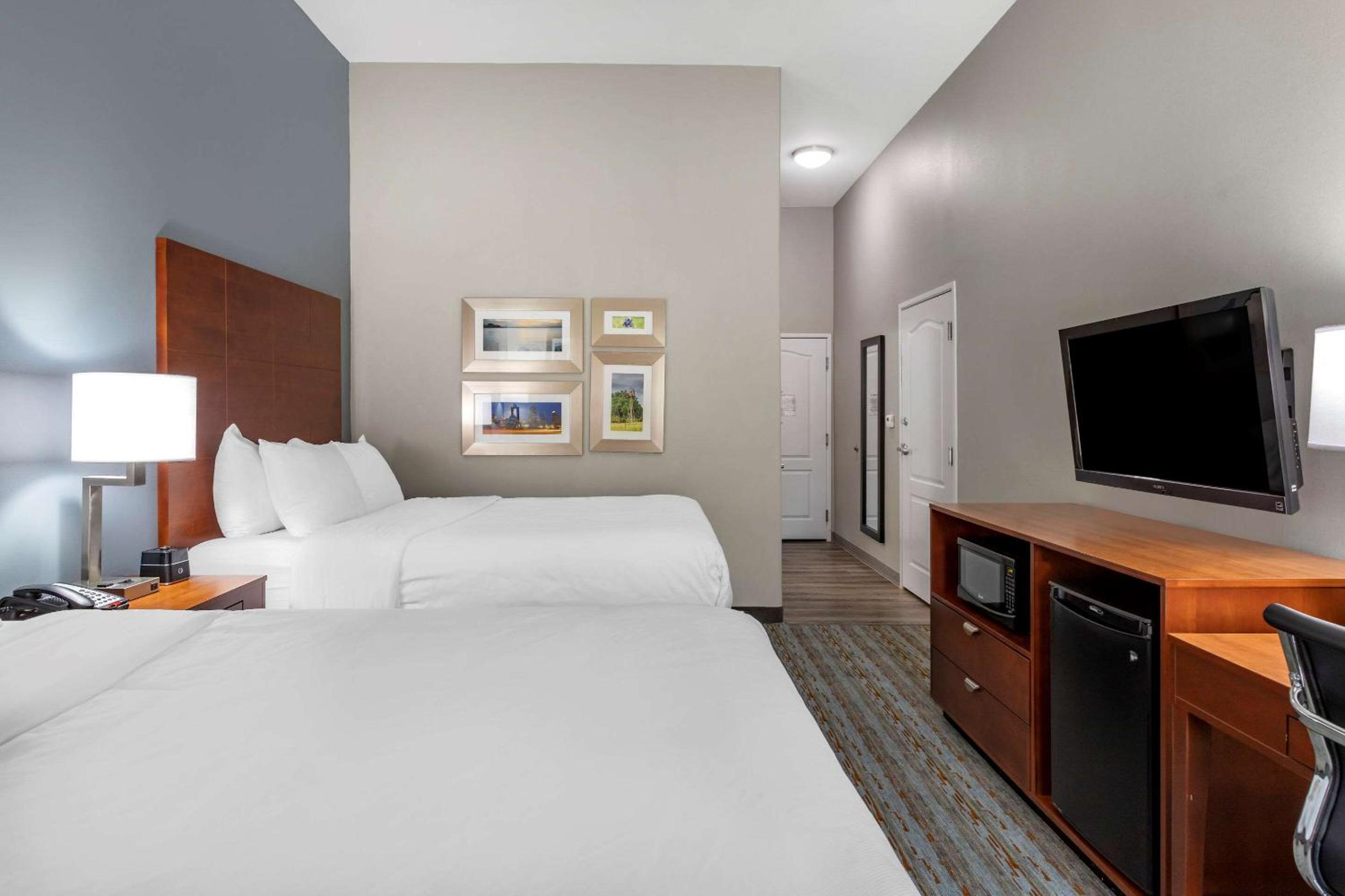 Queen Room with Two Queen Beds - Accessible/Non-Smoking  - Photo 3