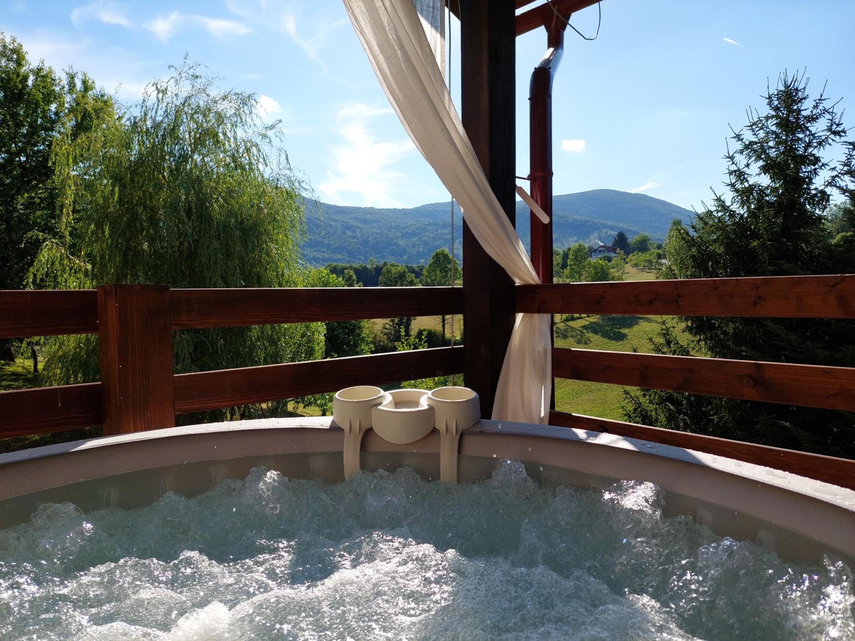 Deluxe Studio with Jacuzzi - Photo 8