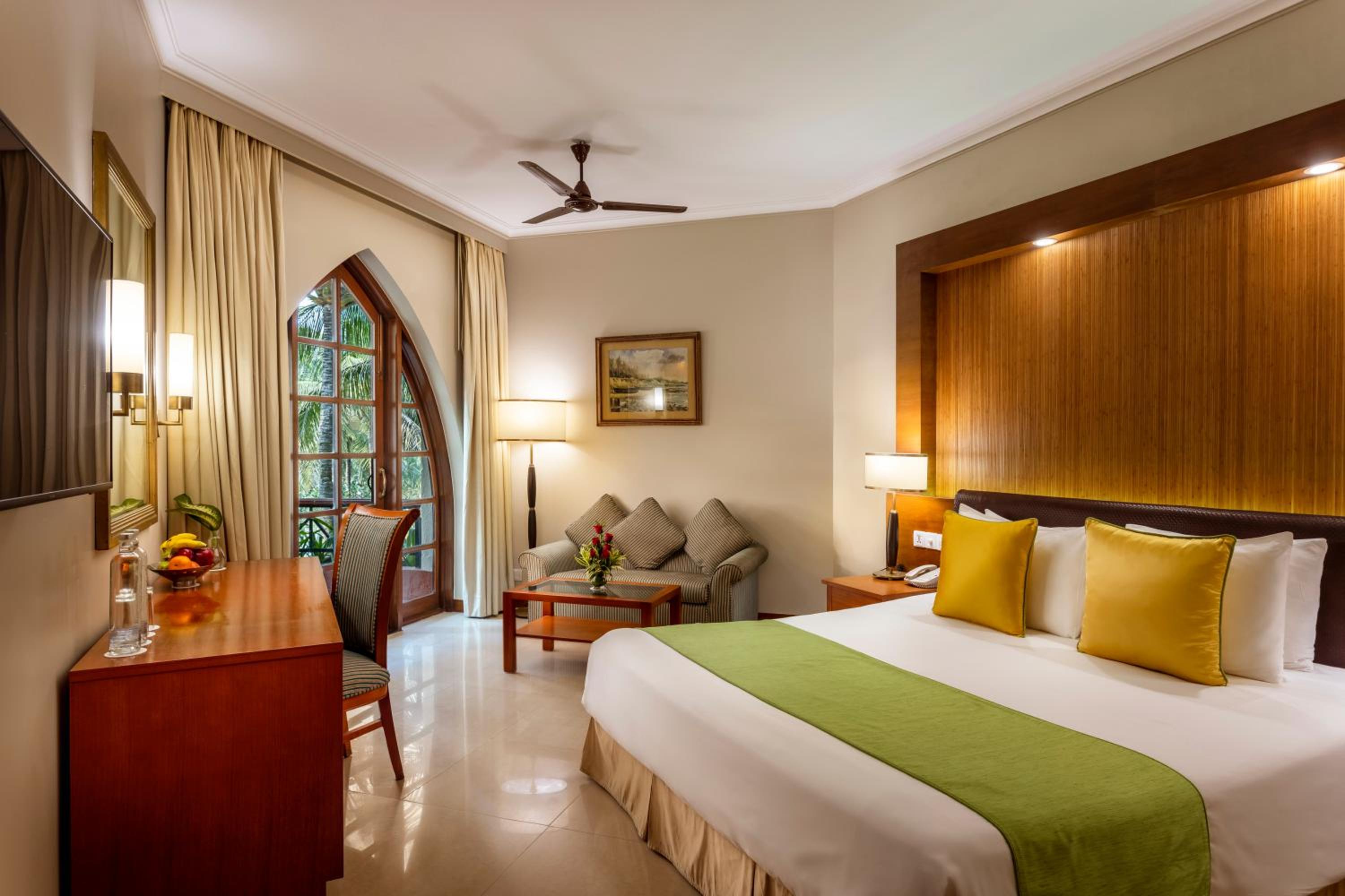 Superior Room with Bathtub
