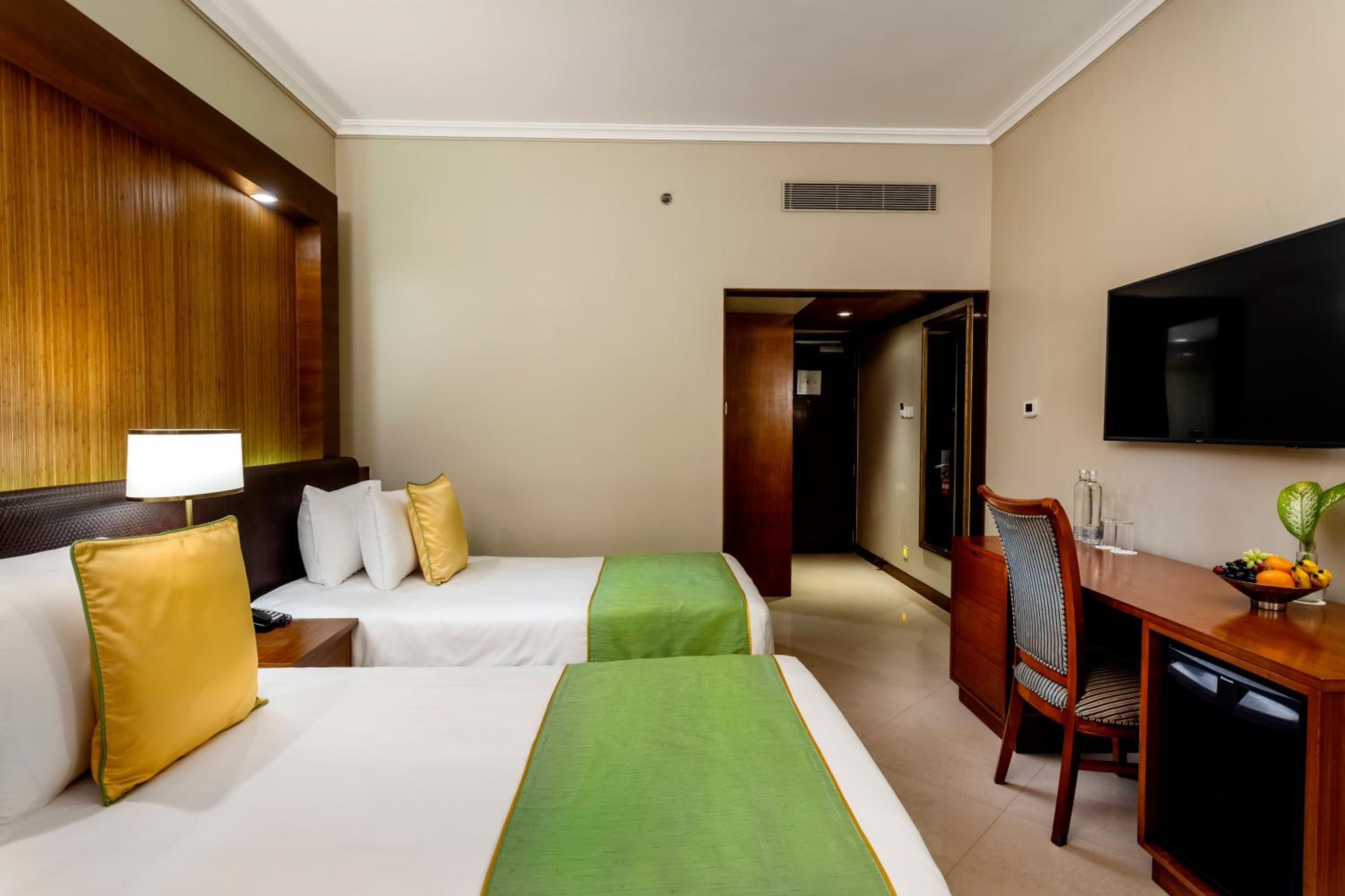 Superior Room with Bathtub