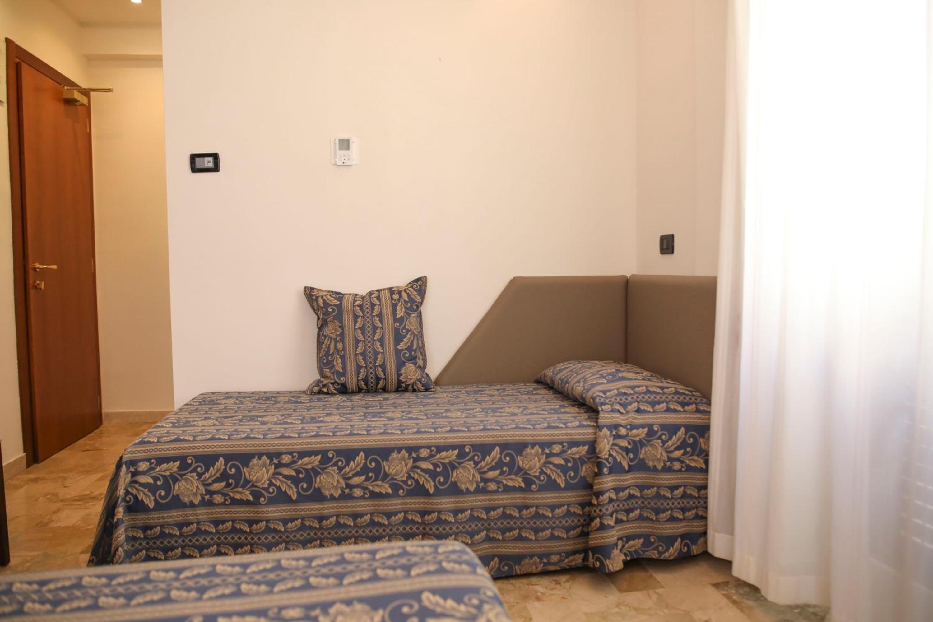 Triple Room - Photo 2