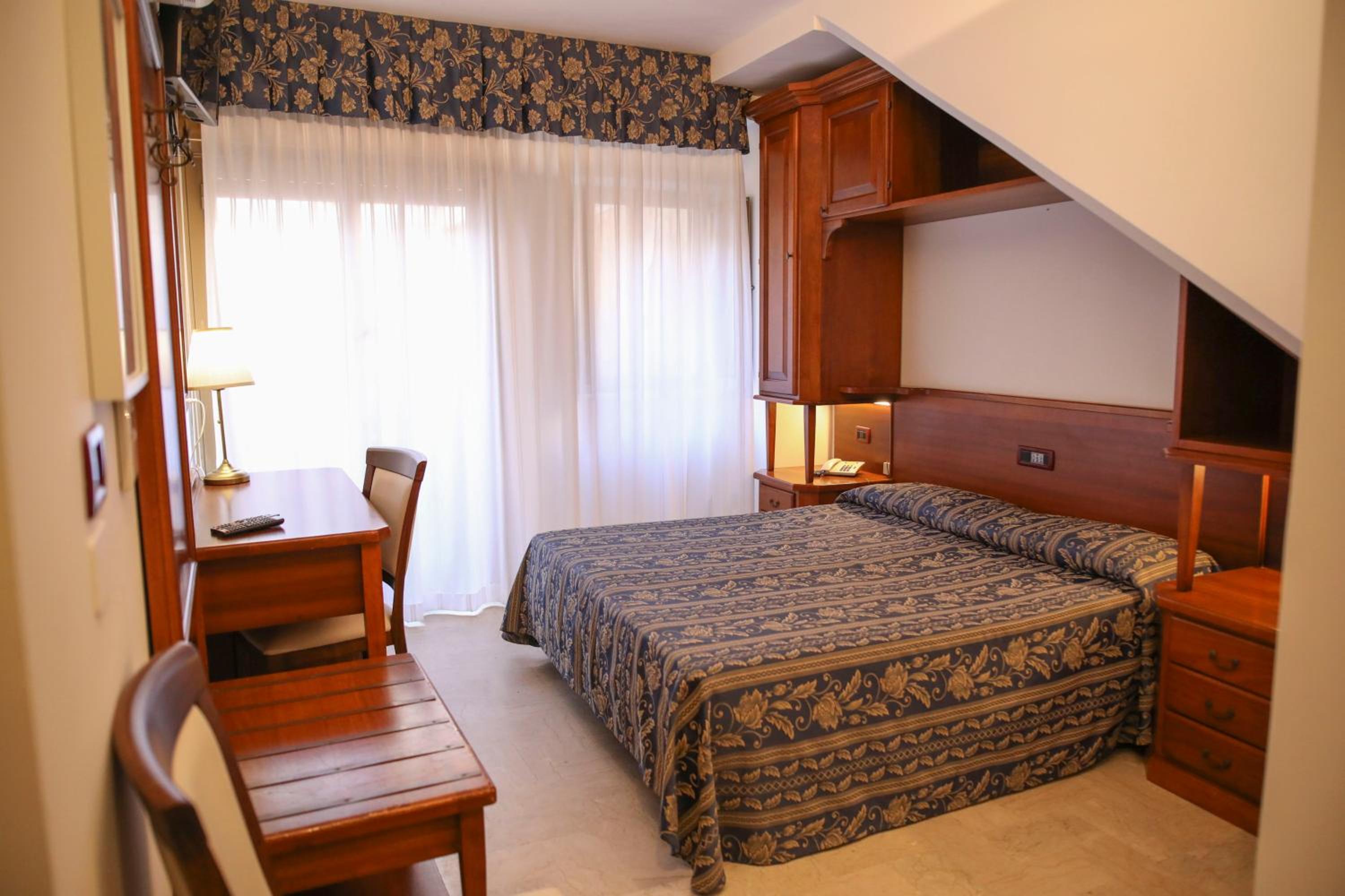 Double or Twin Room - Photo 10