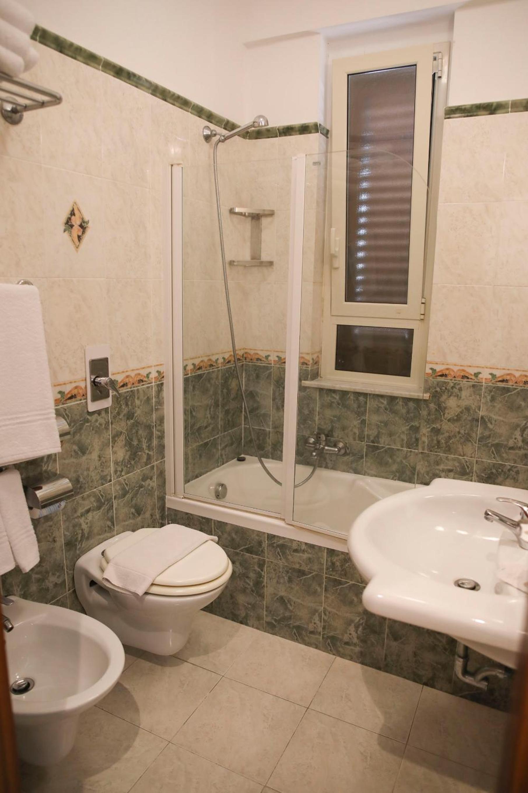 Triple Room - Photo 5
