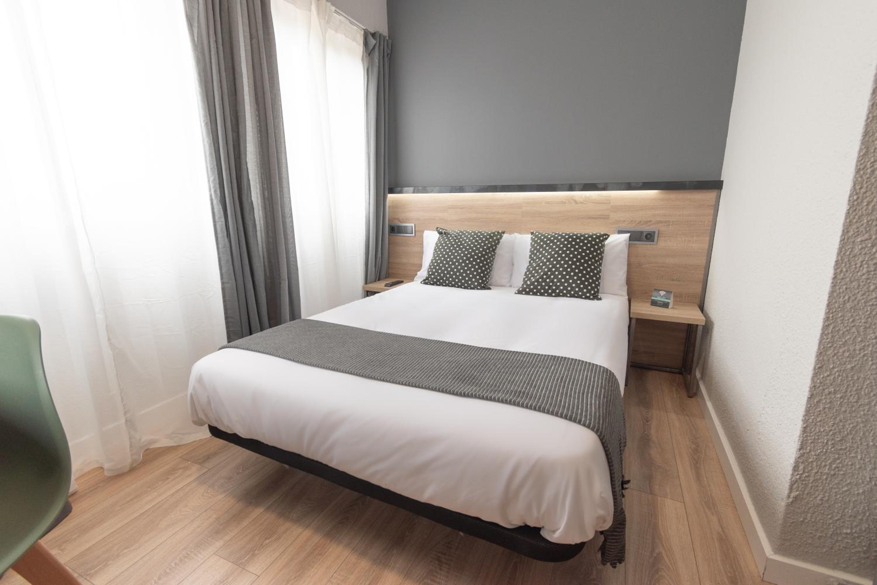 Economy Double or Twin Room photo 3