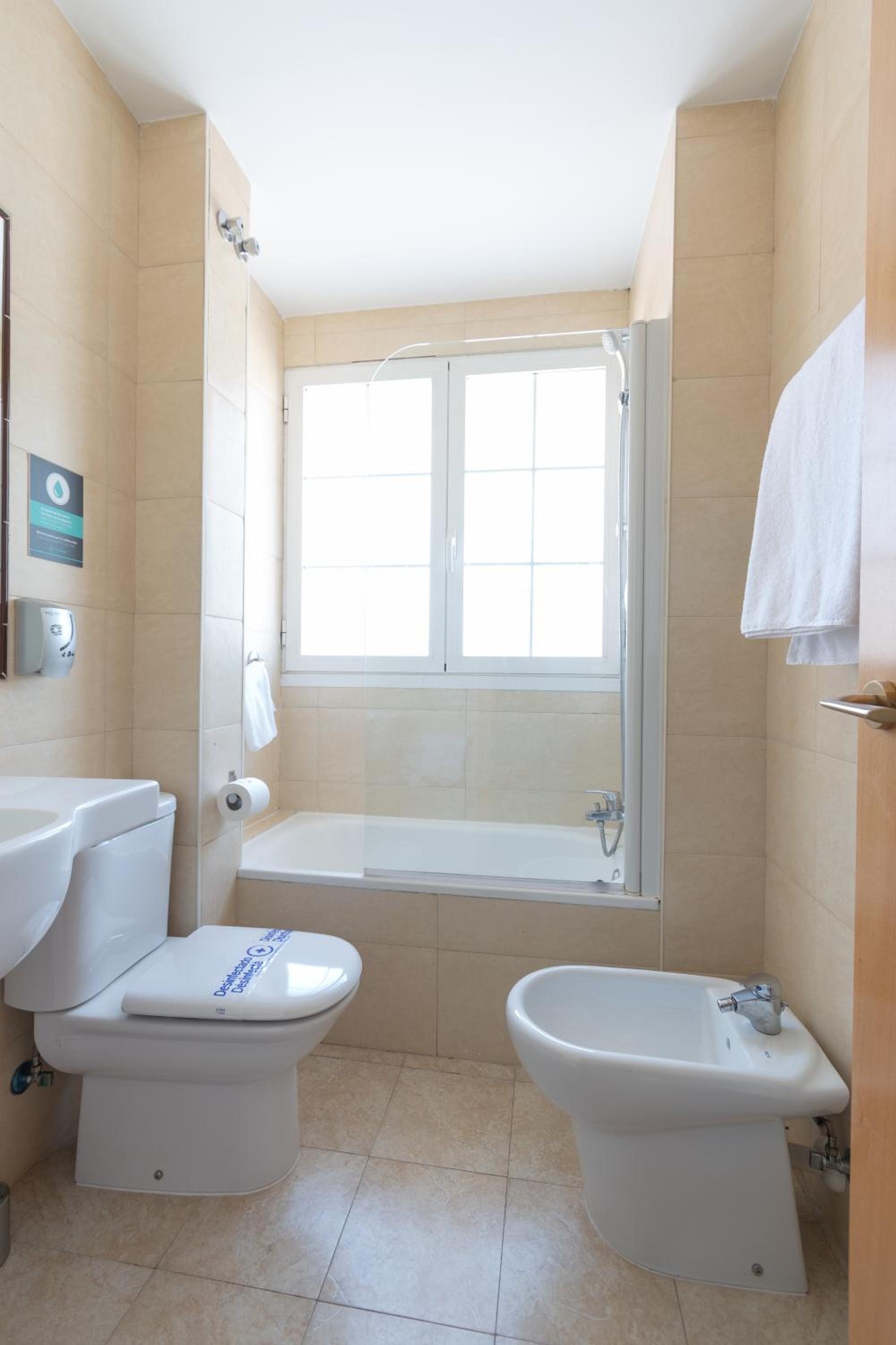 Standard Double or Twin Room photo 3