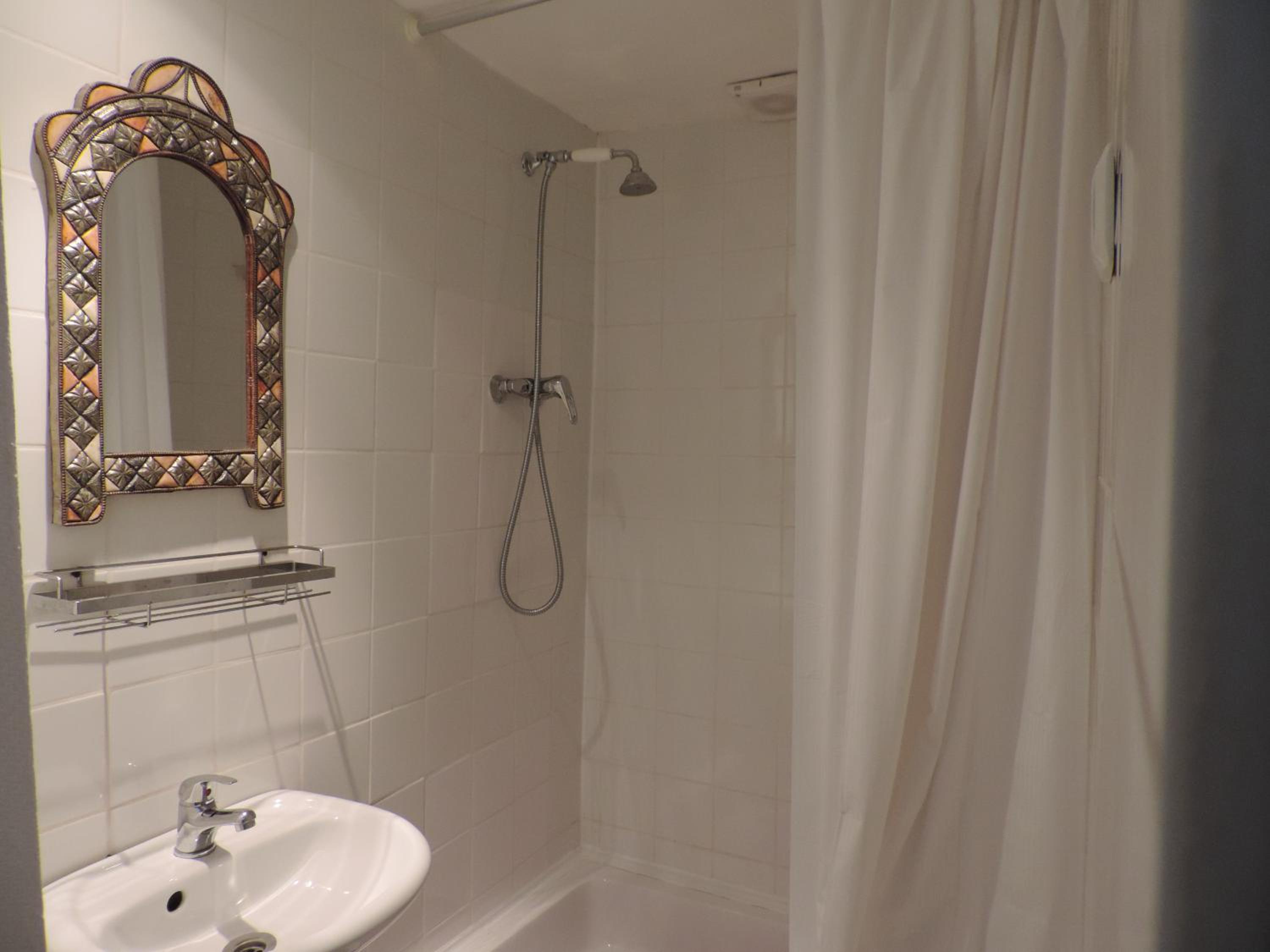 Single Room With Private Bathroom photo 3