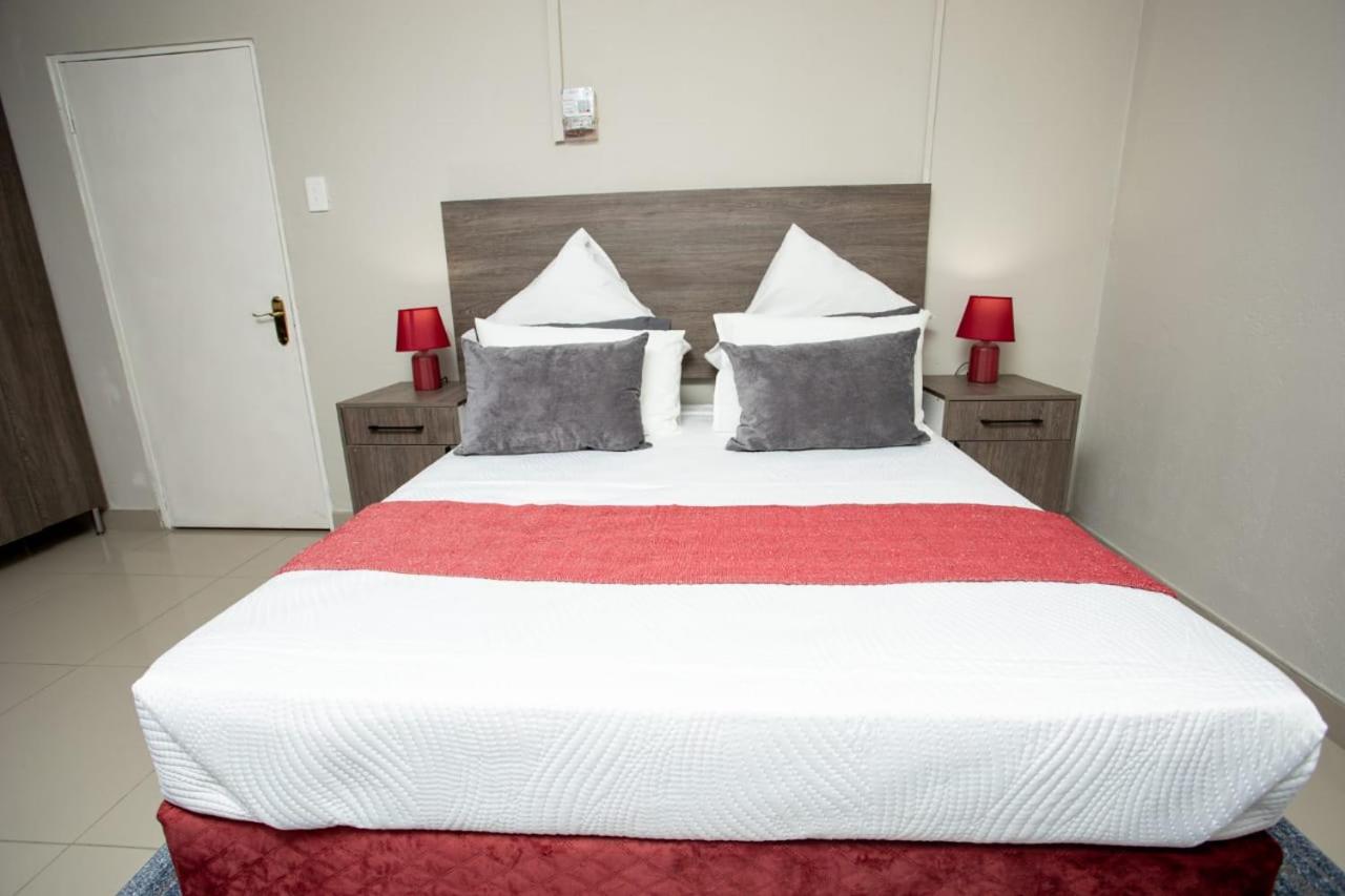 Deluxe Room - Photo 4