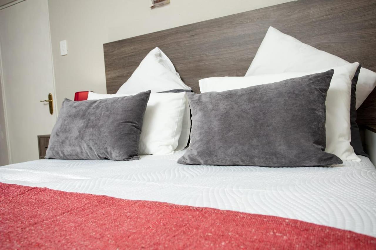 Deluxe Room - Photo 3