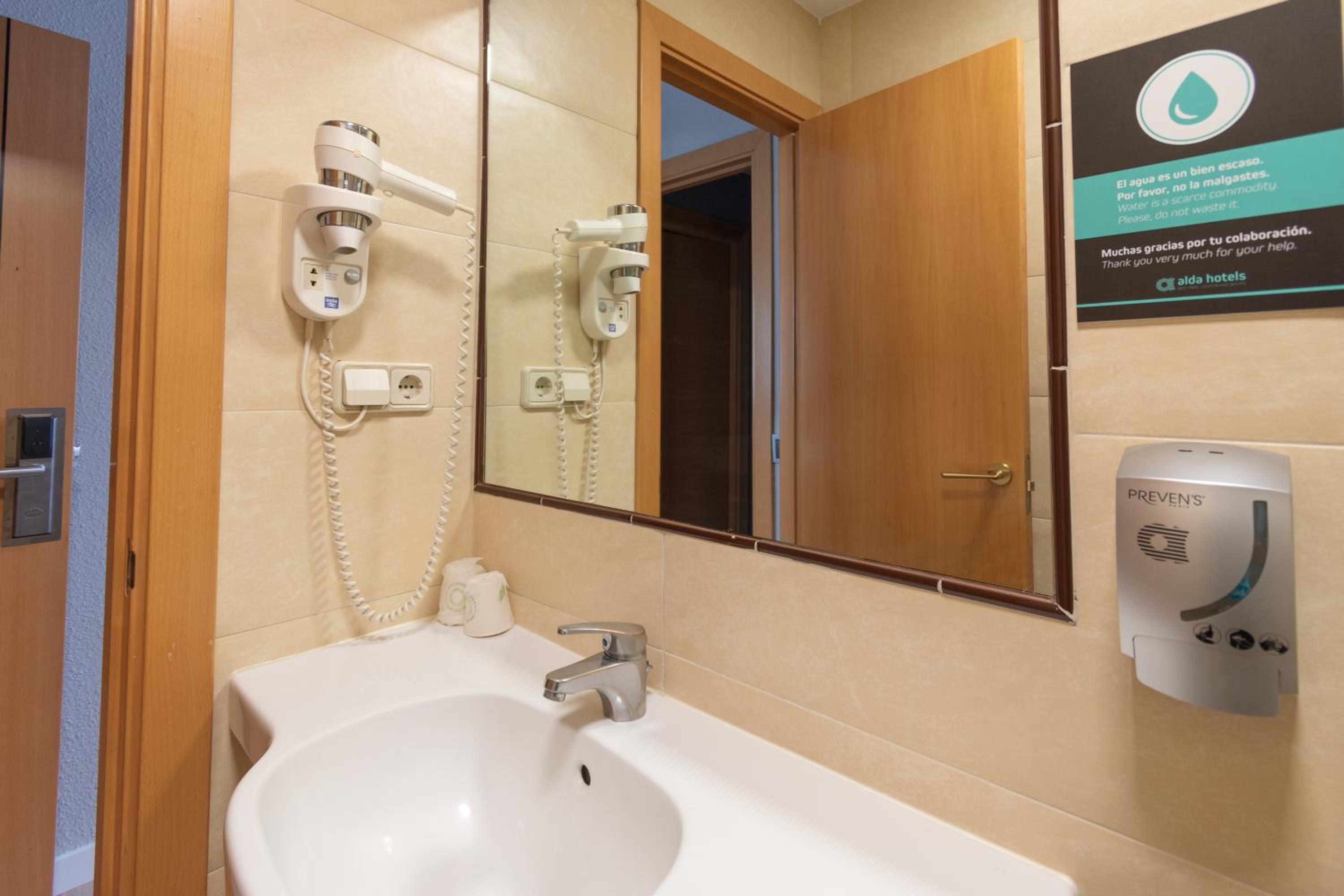 Superior Twin Room photo 3