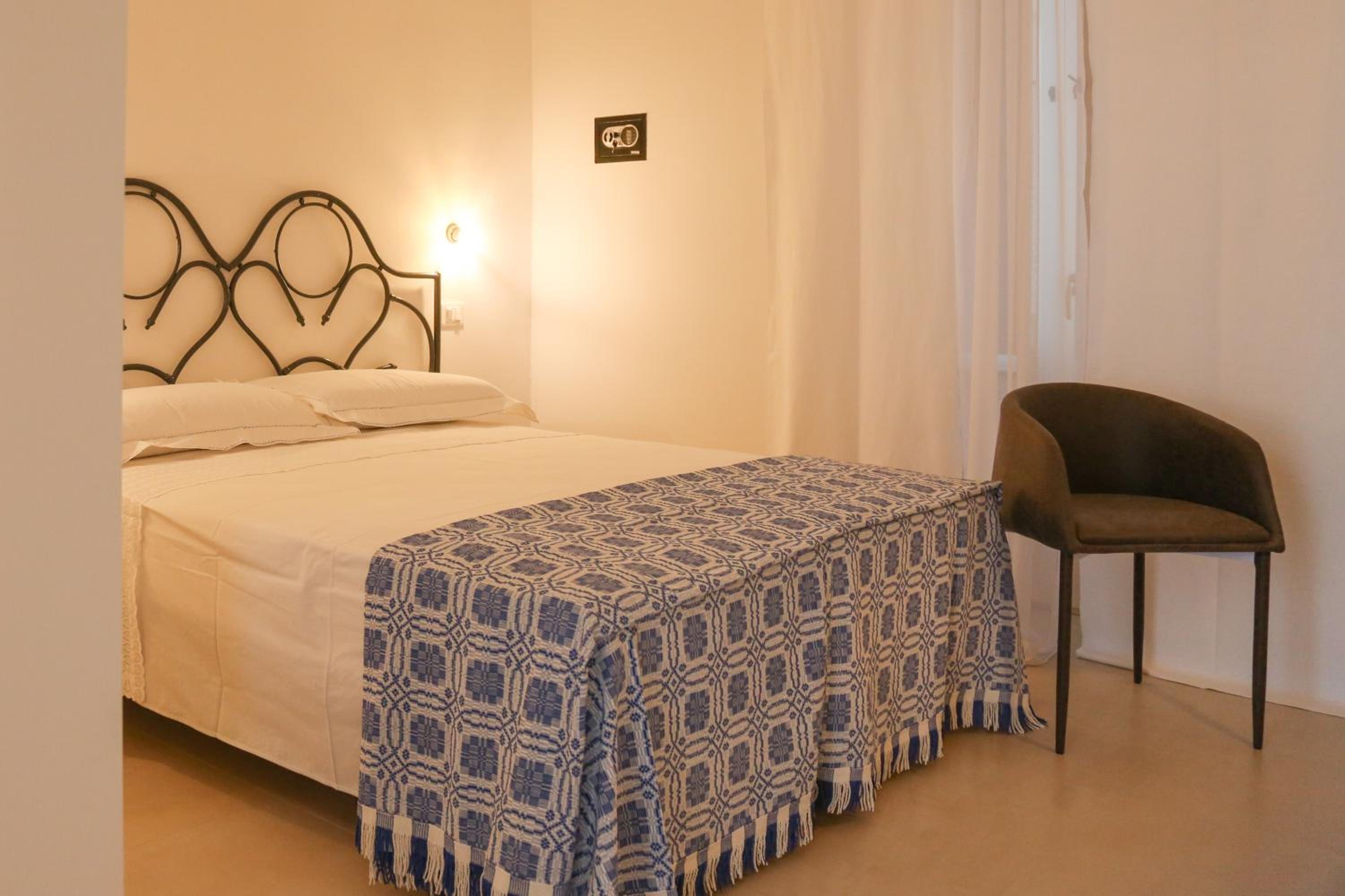 Double Room with Private Bathroom photo 1